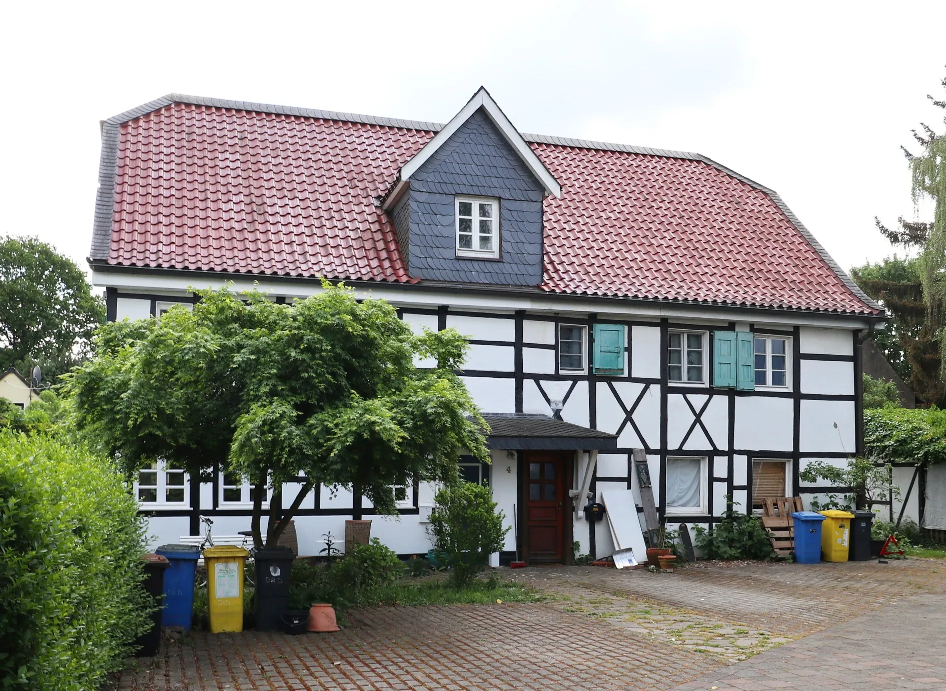 Photo showing: Wohnhaus Aufderhöhe 4 in Solingen-Aufderhöhe, aufgenommen im Frühling 2022