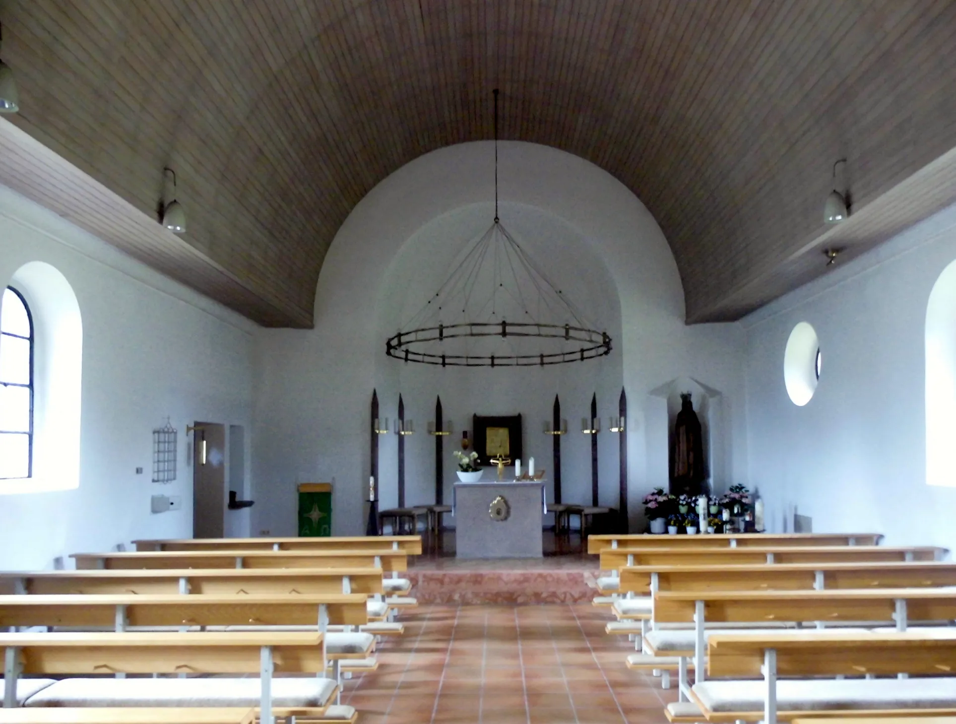 Photo showing: Innenansicht der Kirche St. Maria im Frieden in Schönenbach, Stadt Waldbröl, Deutschland