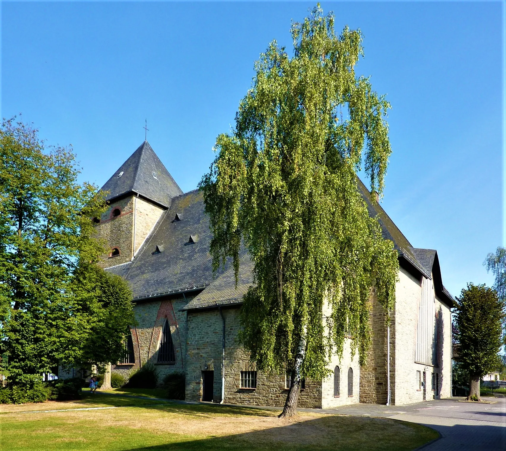 Photo showing: St. Apollinaris (Lindlar-Frielingsdorf)