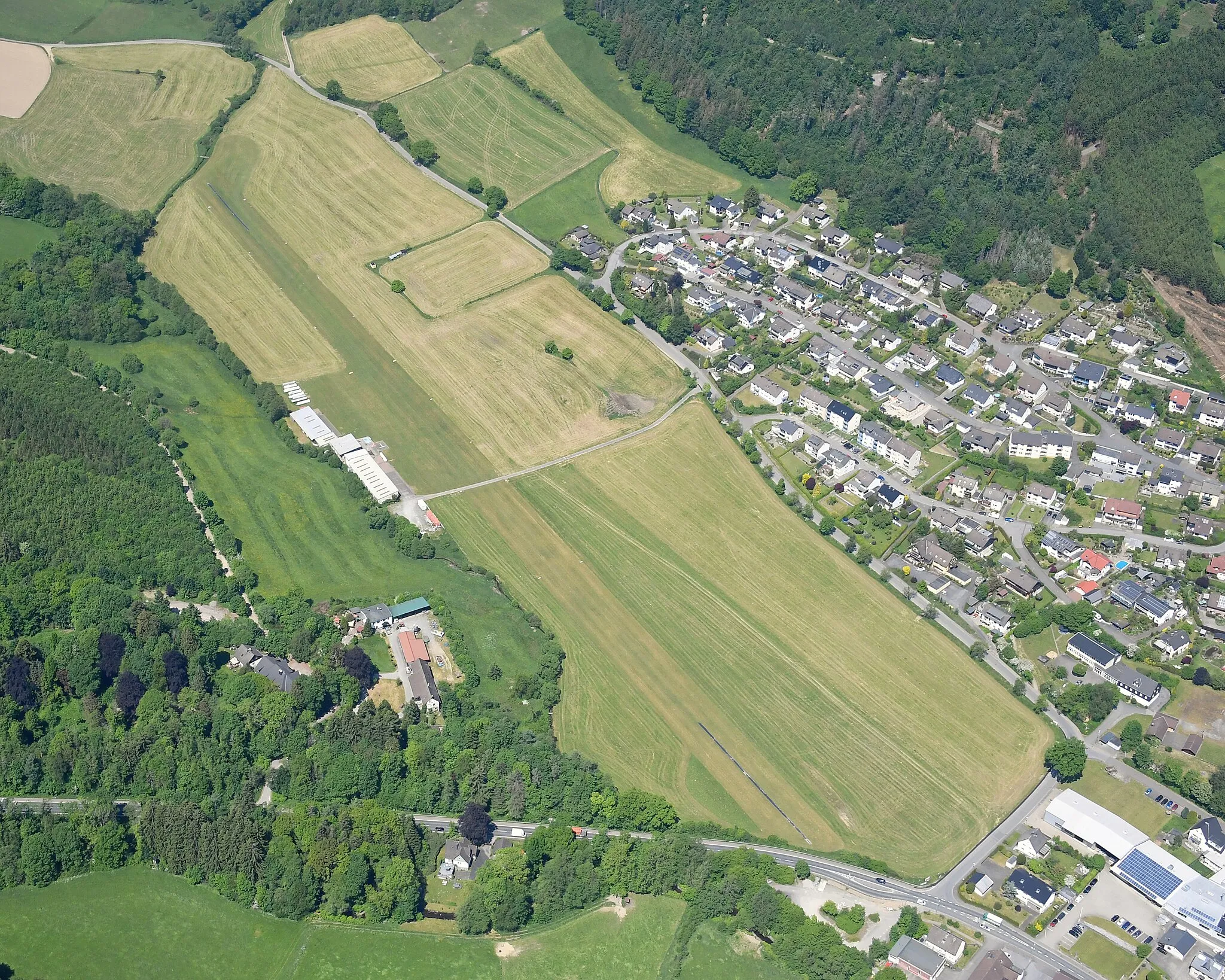 Photo showing: Aerial image of the Plettenberg-Hüinghausen airfield