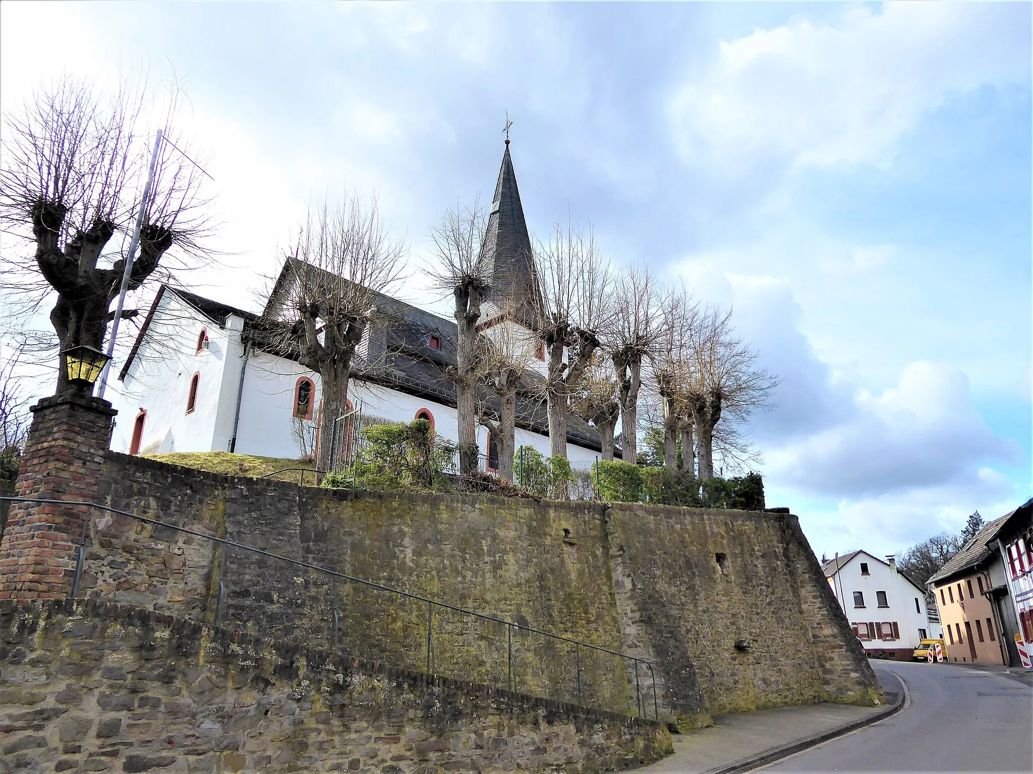 Photo showing: Kirche Heilig-Kreuz (Kreuzweingarten)