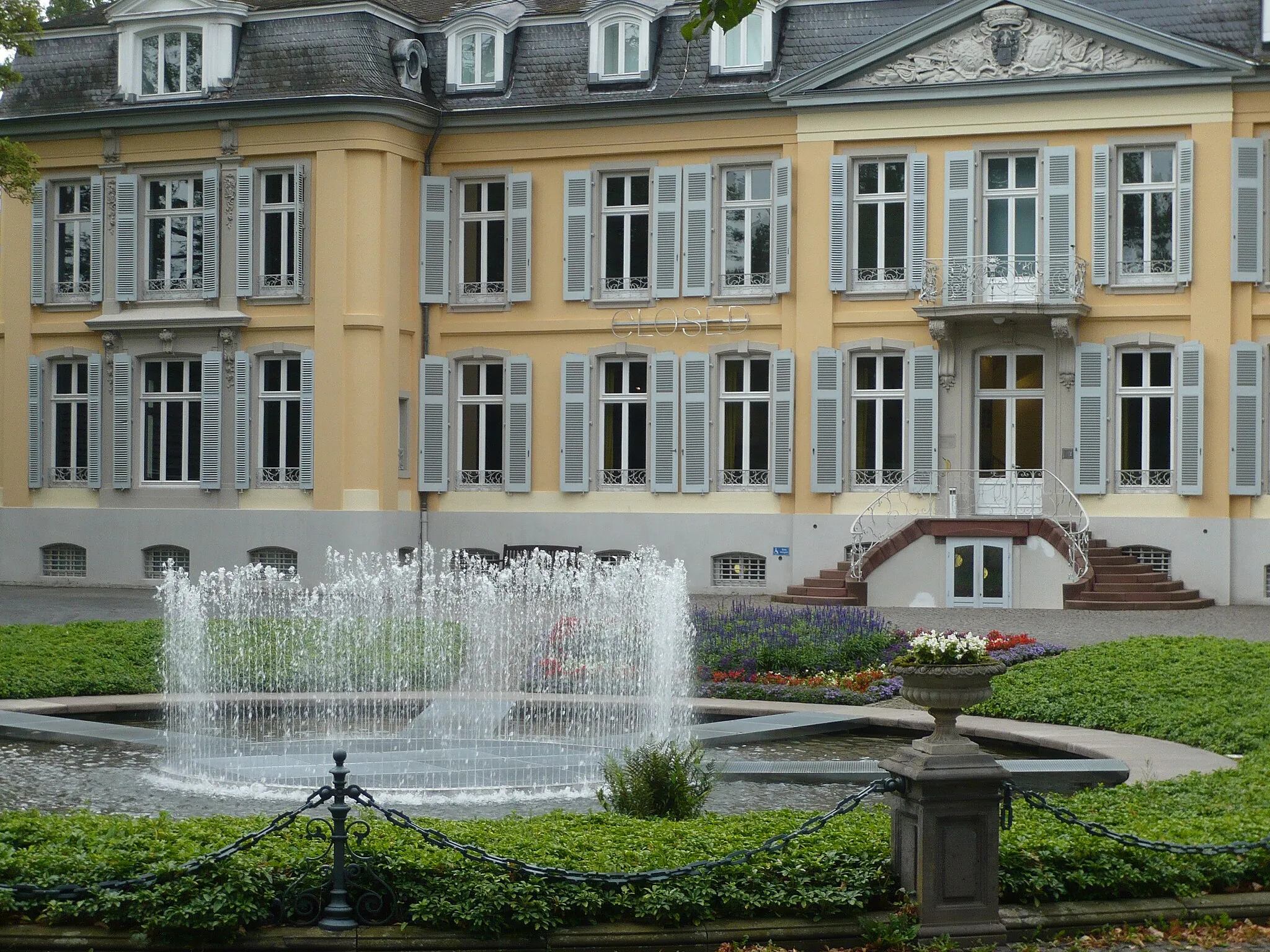 Photo showing: Jeppe Hein, Water Island, Museum Morsbroich, 2010