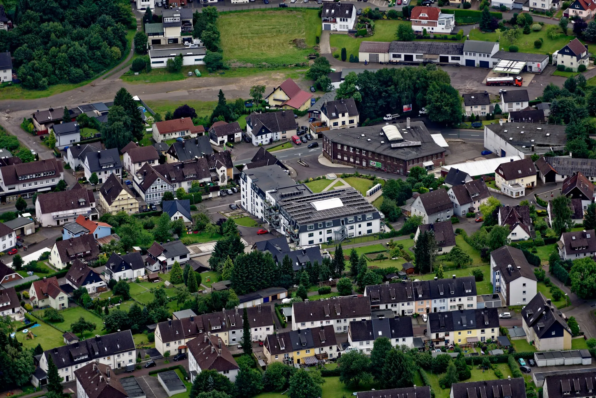 Photo showing: Fotoflug Sauerland West. Östlicher Kernort von Kierspe; B 237.