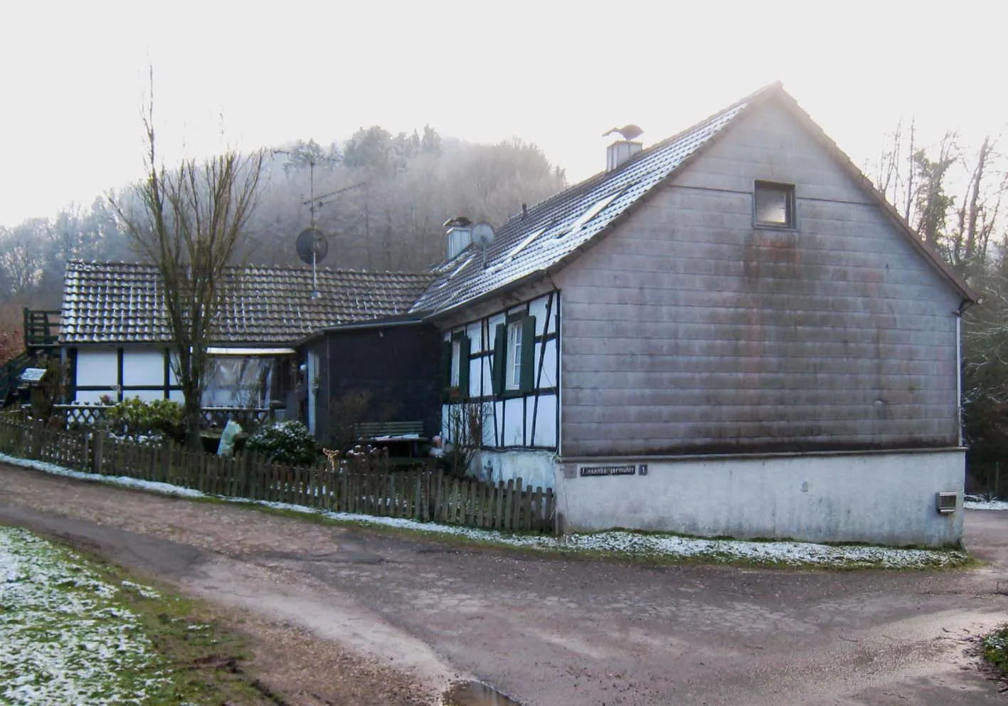 Photo showing: heutige Gebäude der Liesendahler Mühle