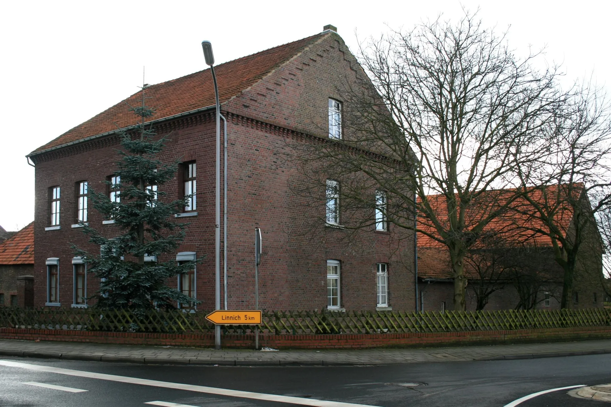 Photo showing: Denkmalgeschützte Hofanlage in Lindern