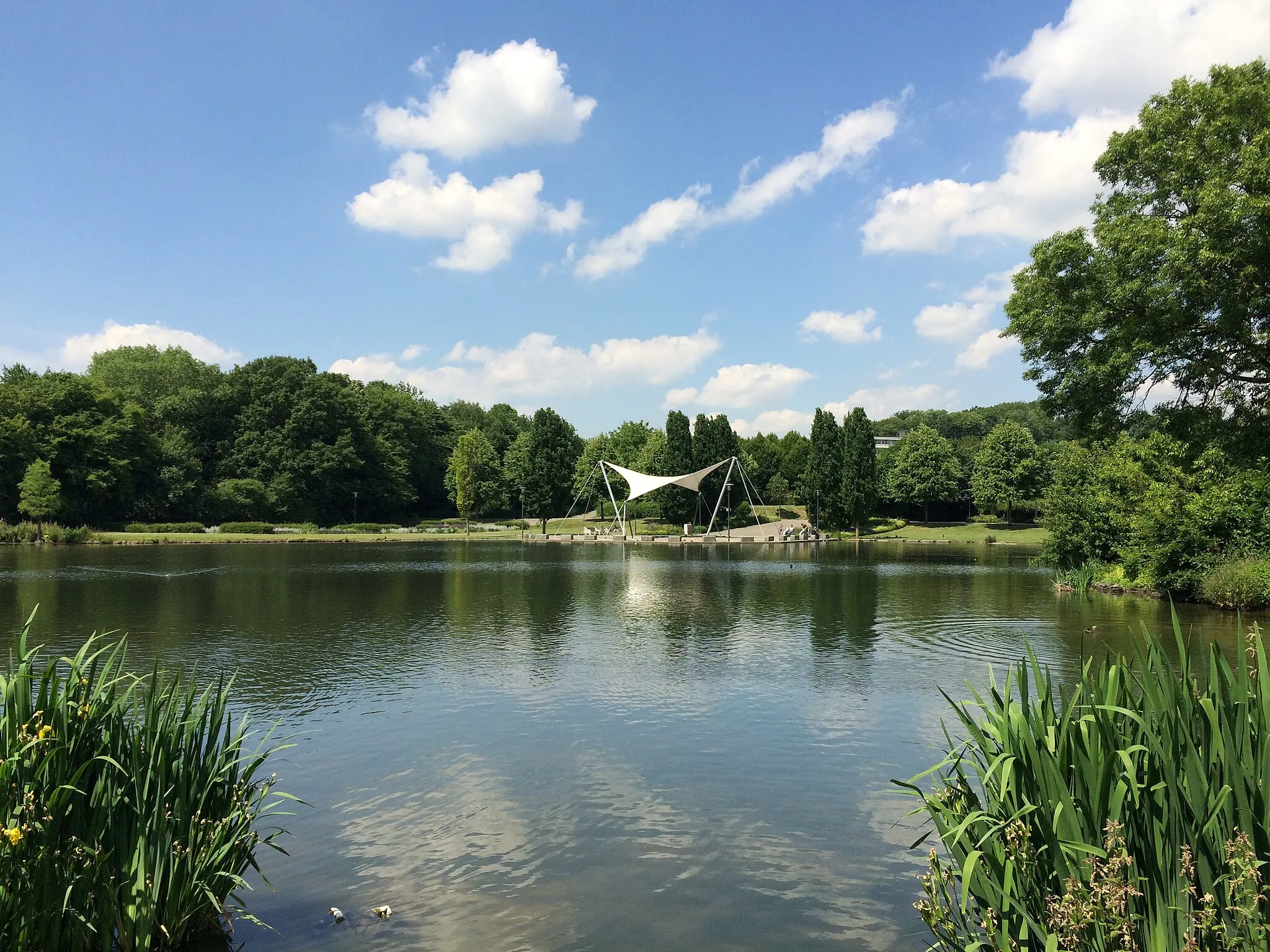 Photo showing: Der Wurmauenpark ist eine Grünanlage im Südwesten von Geilenkirchen, einer mittleren kreisangehörigen Stadt im Kreis Heinsberg in Nordrhein-Westfalen.