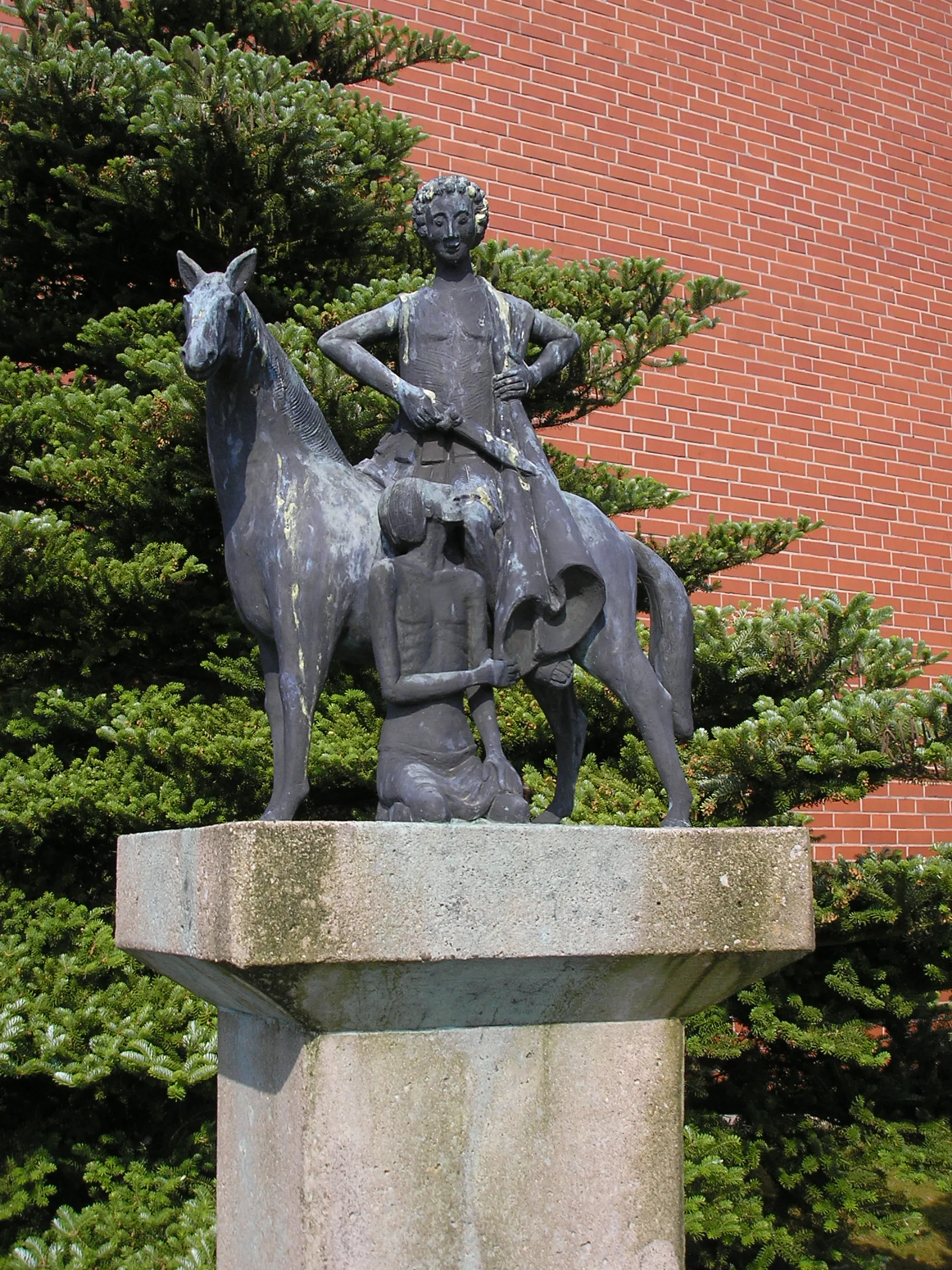 Photo showing: Skulptur des St. Martin vor der Filialkirche St. Martin in Windeck-Altenherfen.