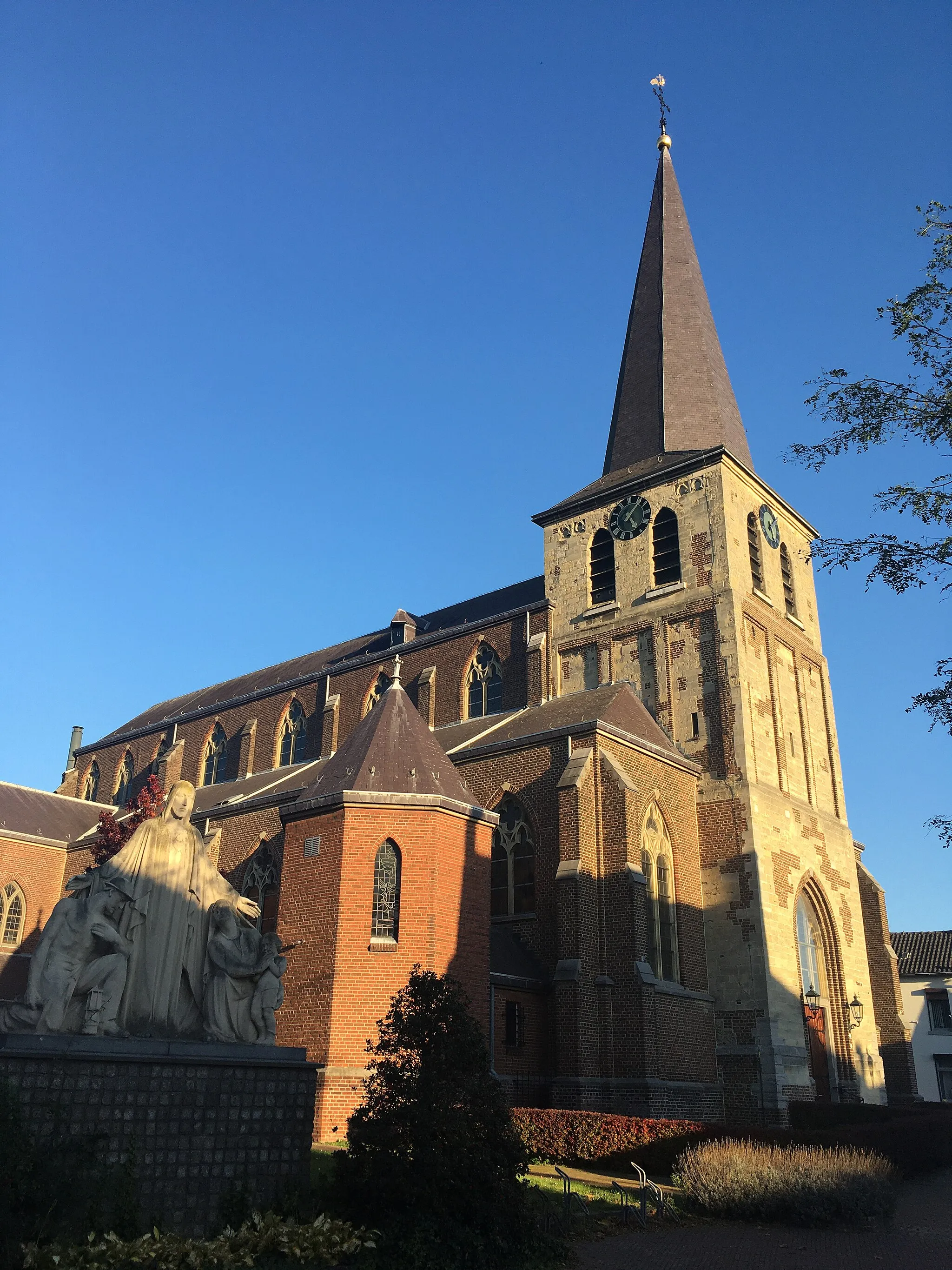 Photo showing: Marcellinus en Petruskerk in Oud-Geleen, in oktober 2021.