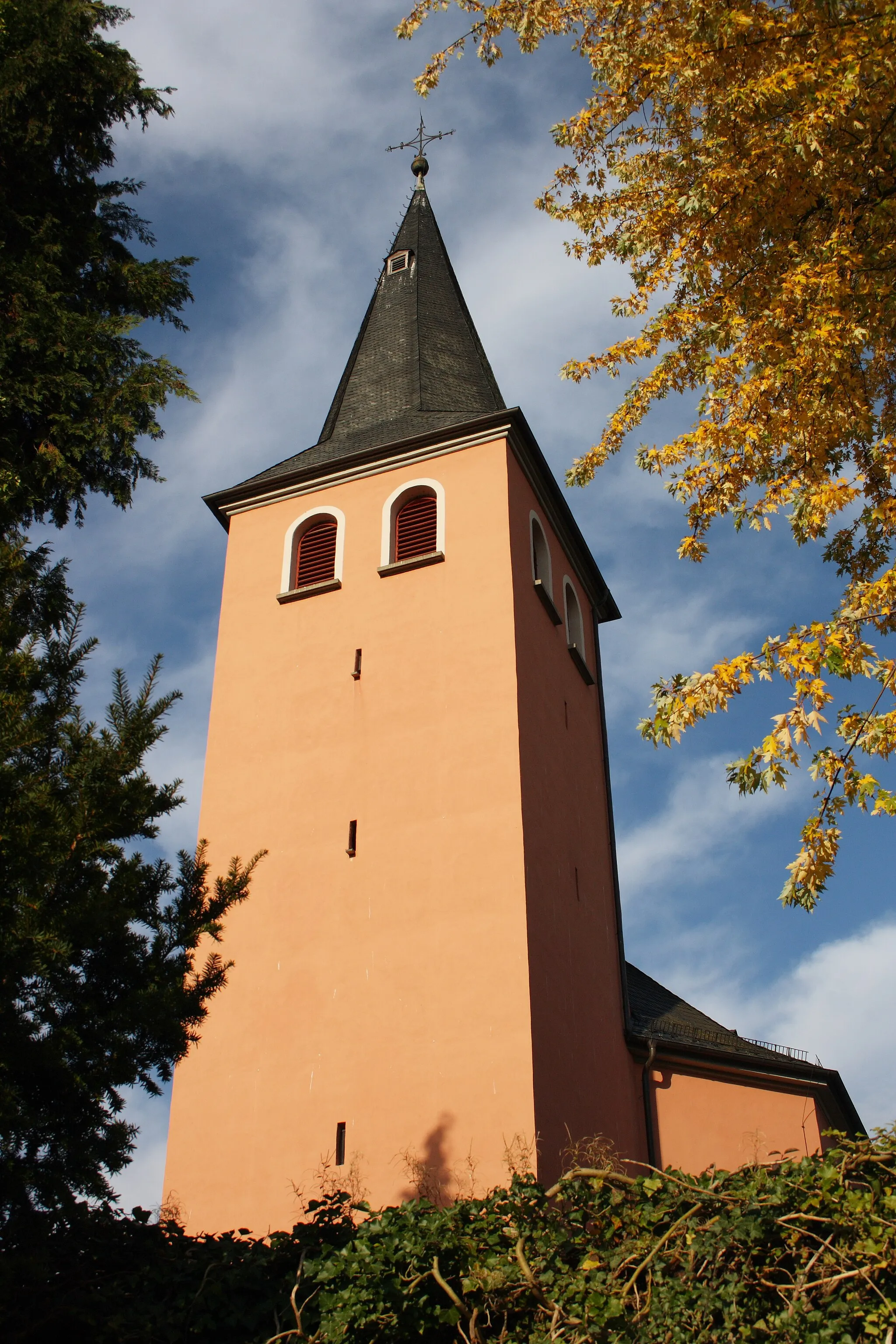 Photo showing: katholische Pfarrkirche Heilige Drei Könige in Oberbachem, einem Ortsteil von Wachtberg