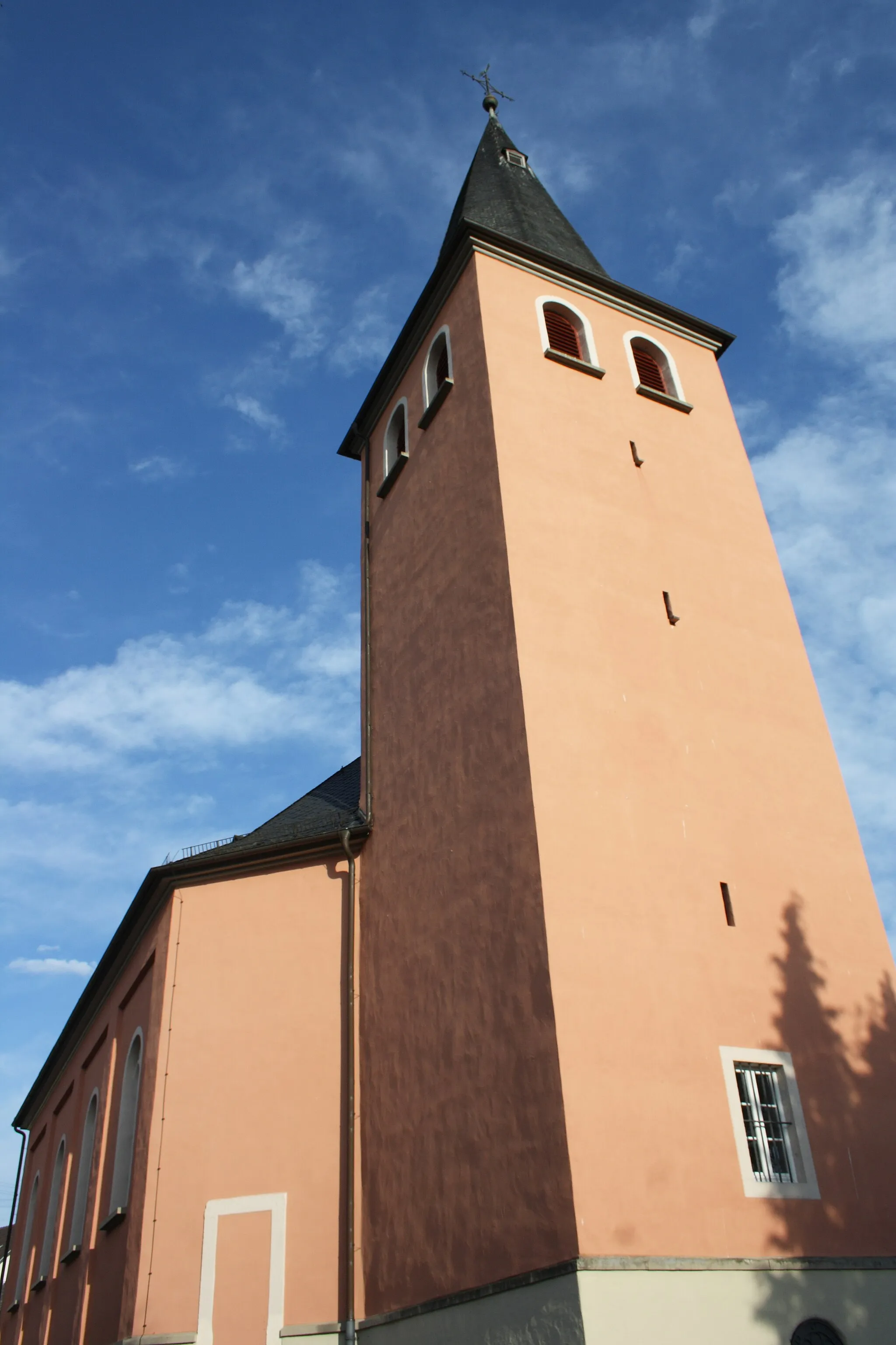 Photo showing: katholische Pfarrkirche Heilige Drei Könige in Oberbachem, einem Ortsteil von Wachtberg