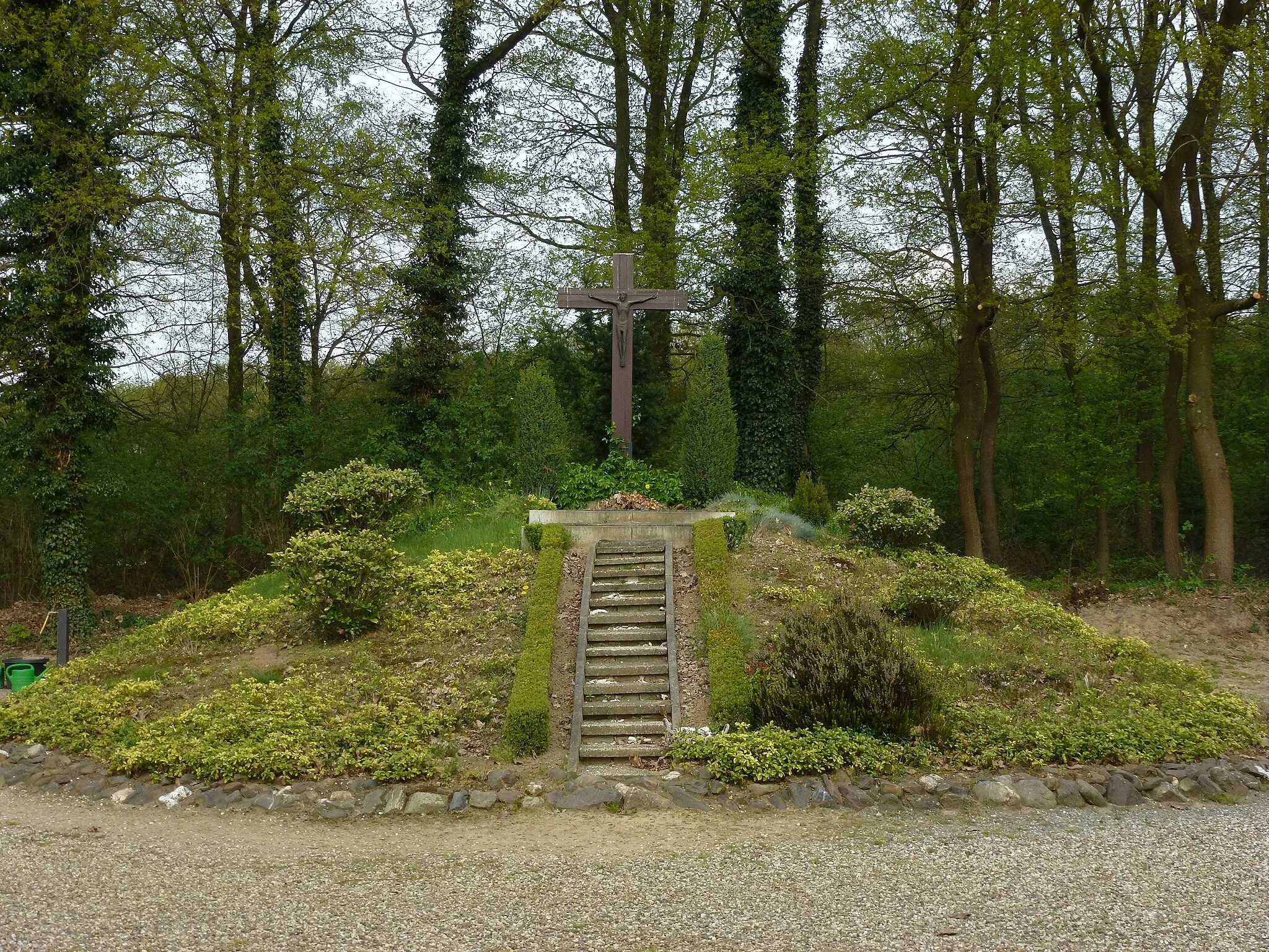 Photo showing: Sint Joost (Echt-Susteren) kerkhofkruis op calvarieberg