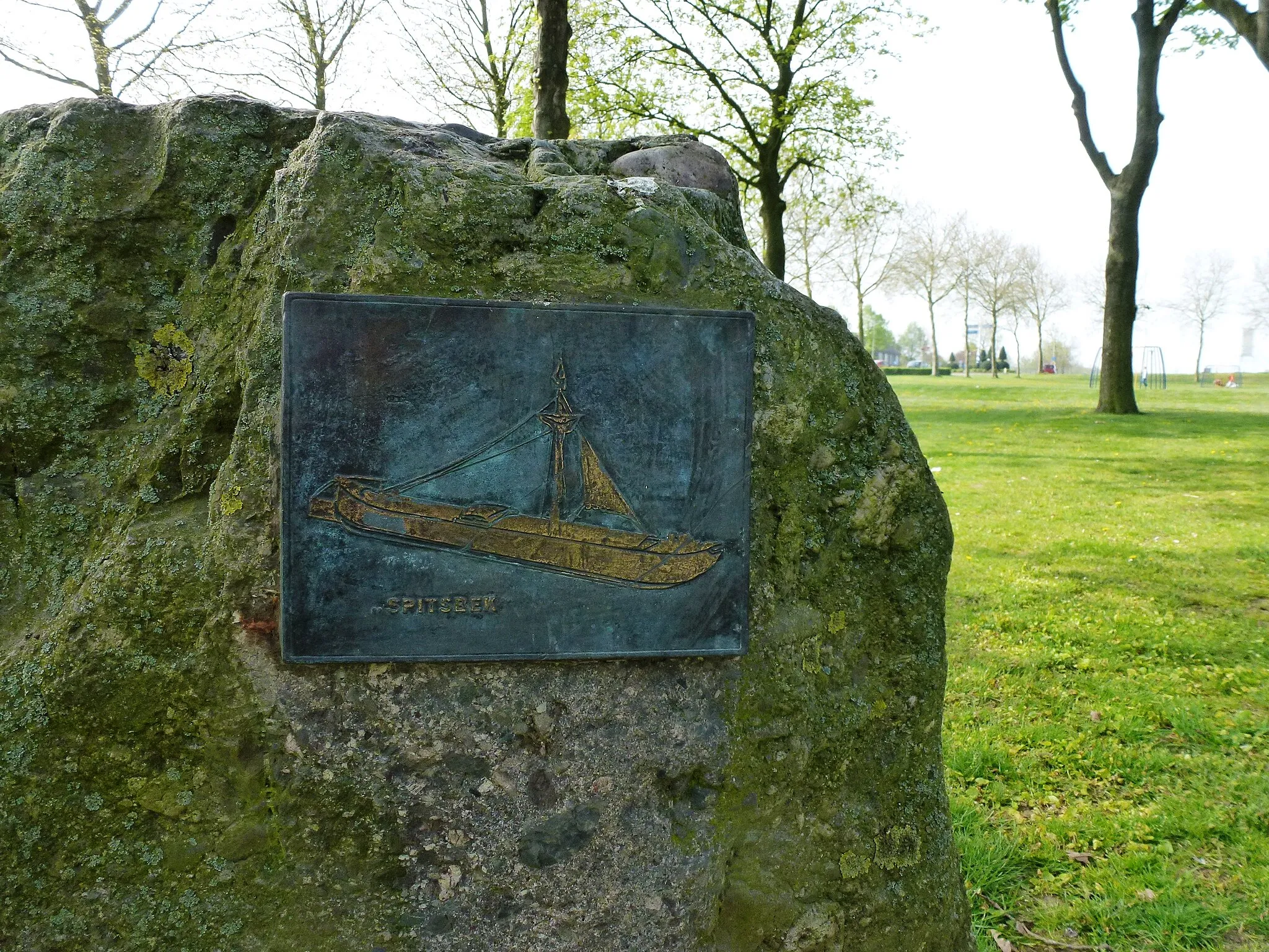 Photo showing: Maasbracht (Maasgouw) relief Maasschip Spitsbek