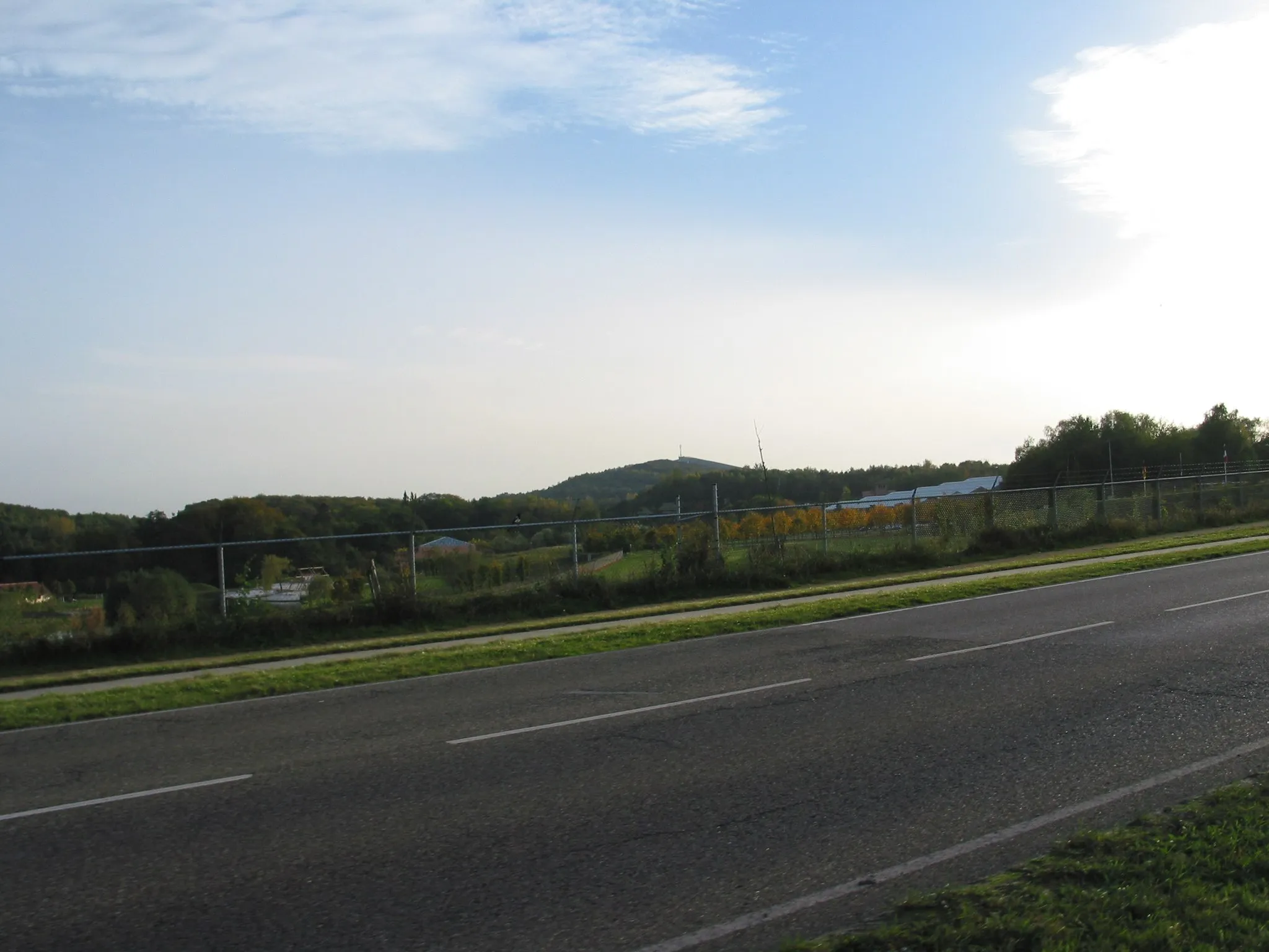 Photo showing: Mondo Verde rechts op de foto met de Wilhelminaberg op de achtergrond.