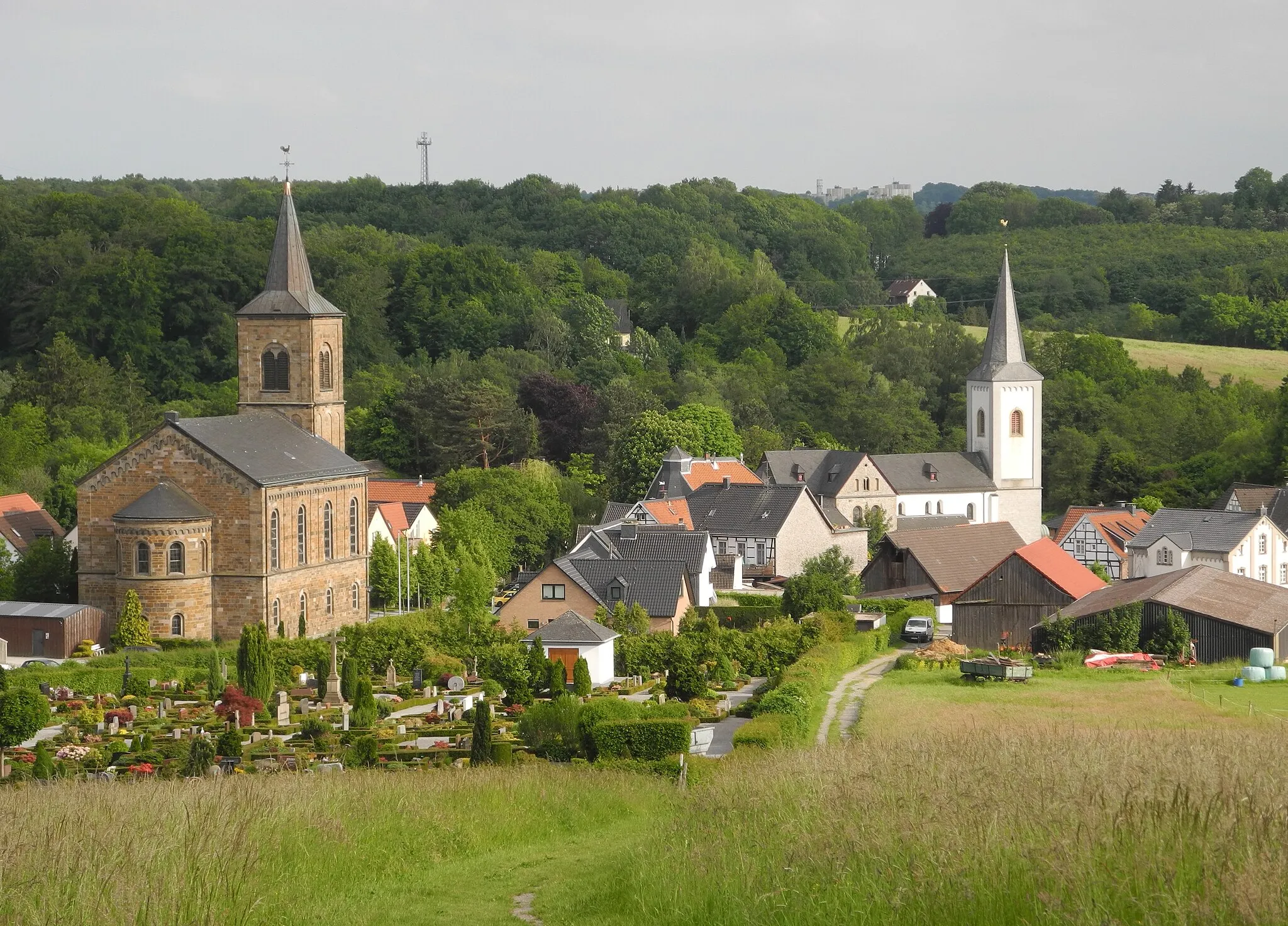 Photo showing: Wülfrath, Düsseler Feld oberhalb der Friedhöfe, Blick über Düssel