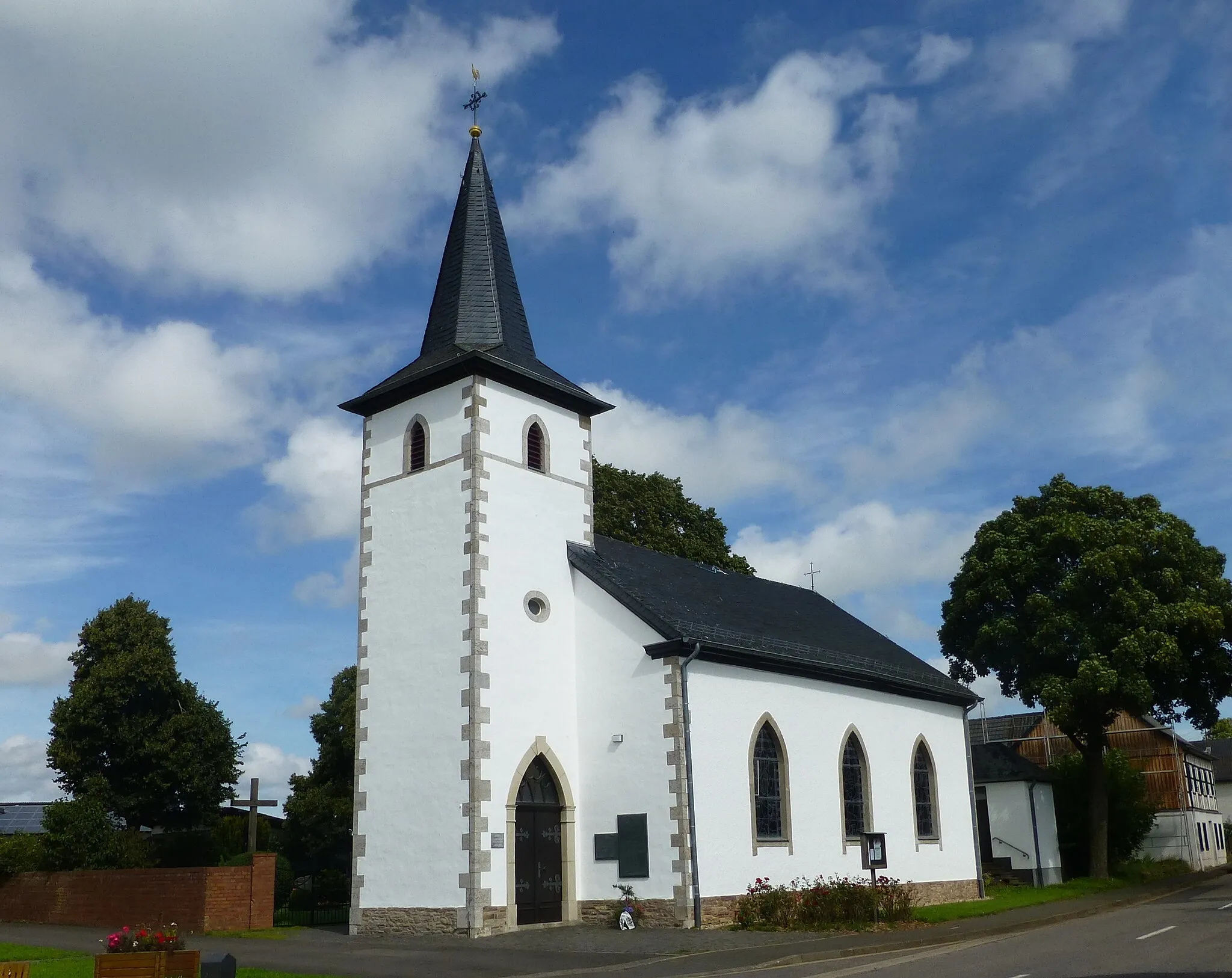 Photo showing: Bouderath  - Kirche St. Antonius (??? St. Maternus und St. Antonius (Roderath) in Nettersheim-Roderath, Pfarre St. Gertrud Bouderath ???)