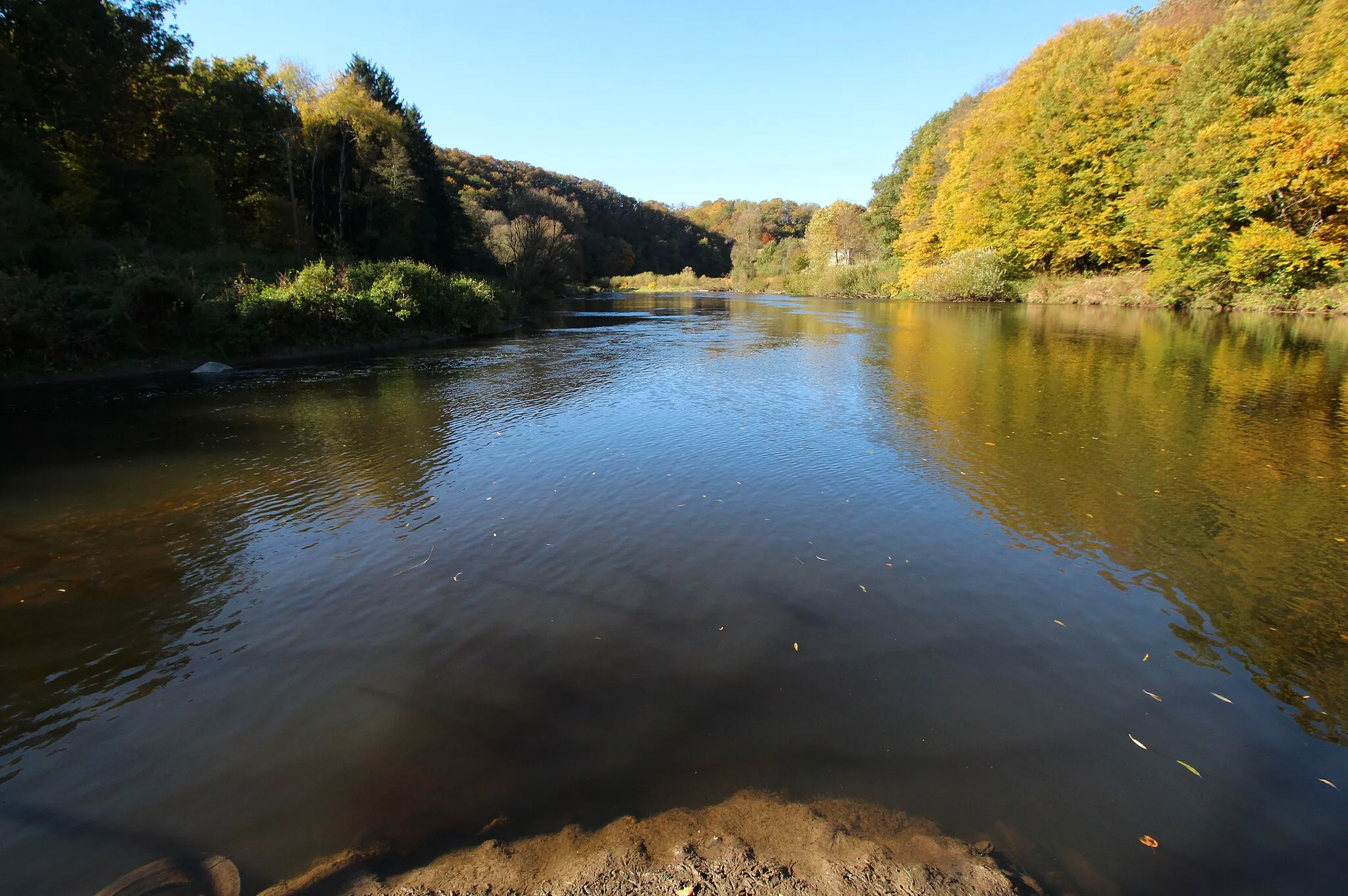 Photo showing: Die Mündung der Nister (links) in die Sieg bei Wissen, Landkreis Altenkirchen, Rheinland-Pfalz