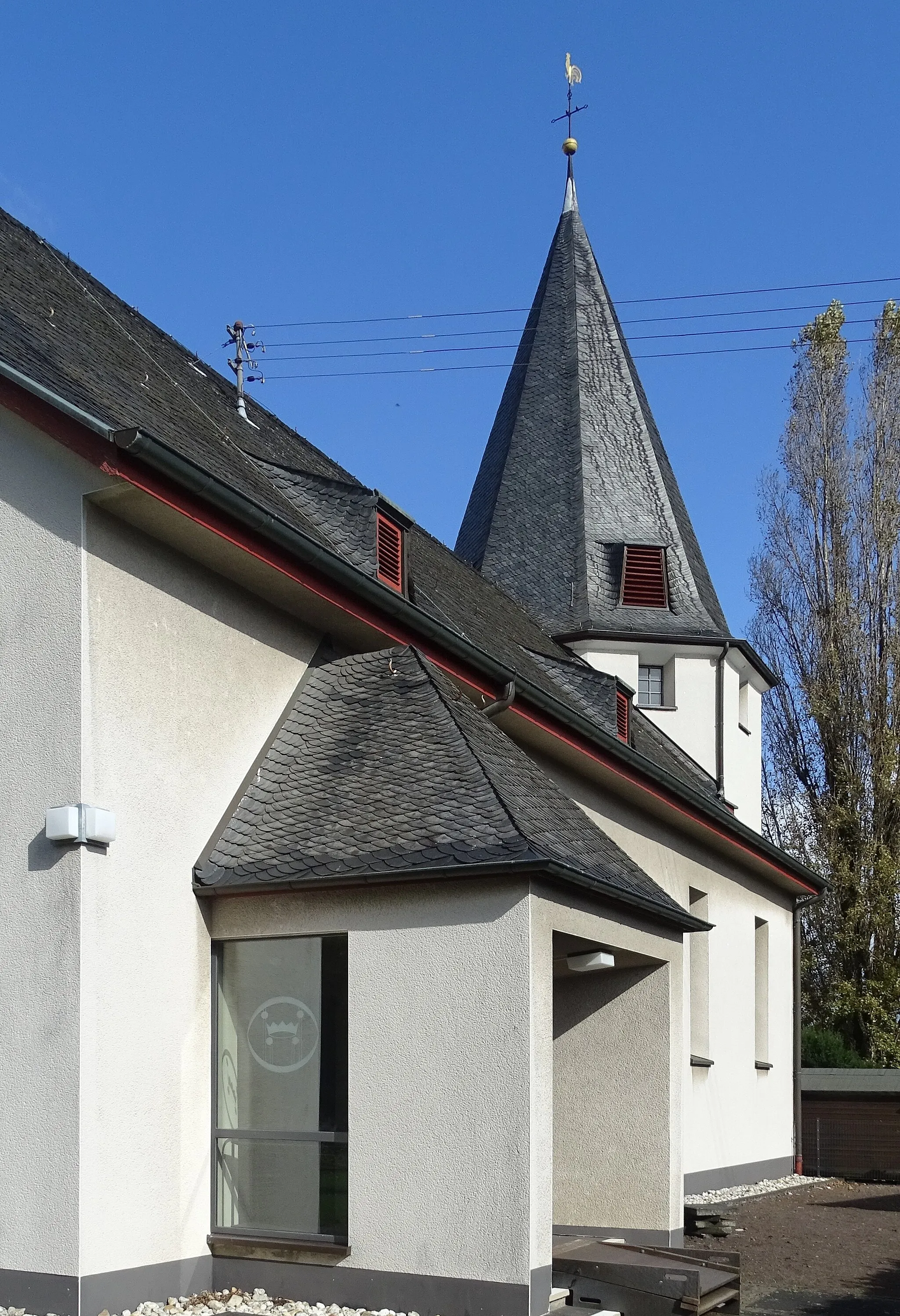 Photo showing: Catholic parish church of St. Georg in Widdig, Römerstraße 63: view from the southwest