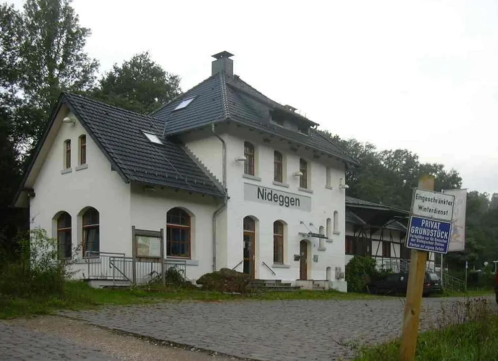 Photo showing: Bahnhof Nideggen-Brück an der Bahnstrecke Düren–Heimbach.