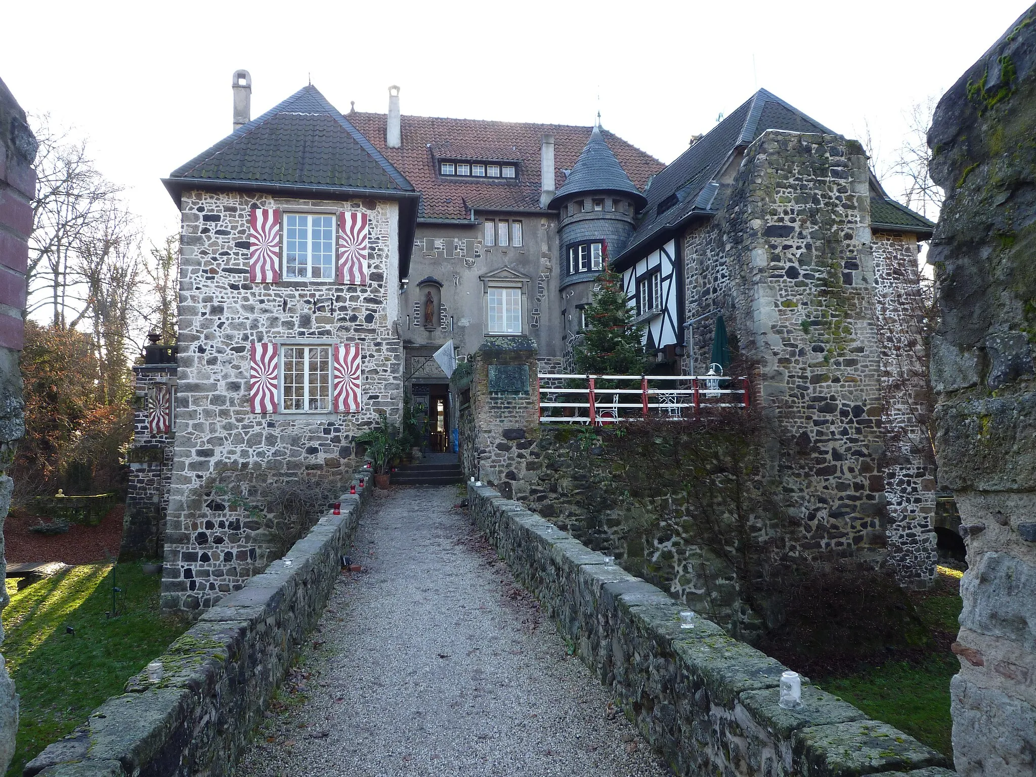 Photo showing: Burg Lede im Bonner Ortsteil Vilich, im 14. Jahrhundert als Wasserburg errichtet