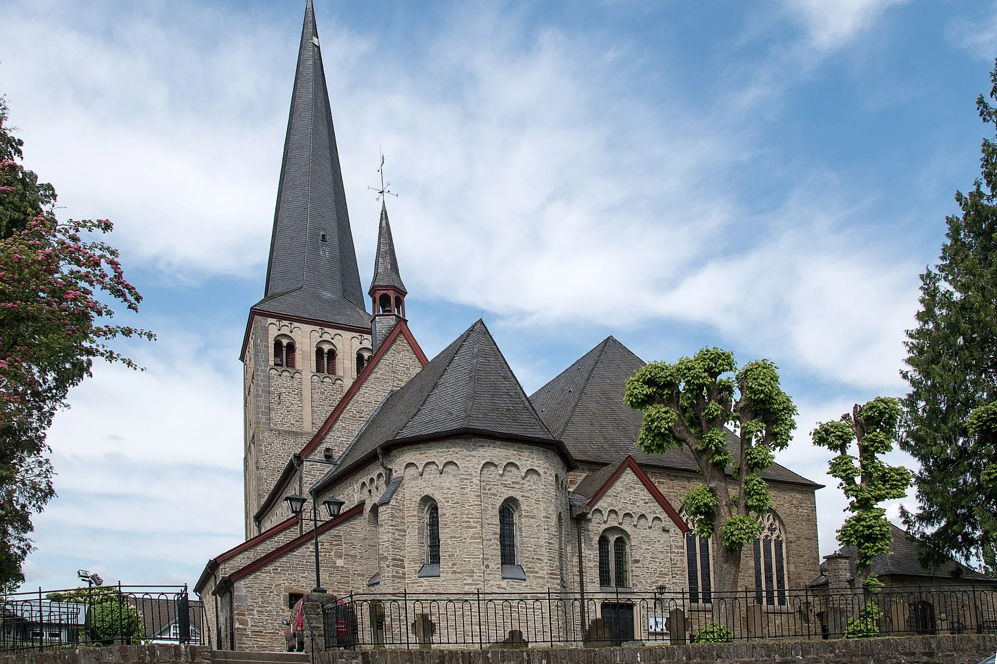 Photo showing: Katholische Pfarrkirche St. Margareta in Neunkirchen-Seelscheid