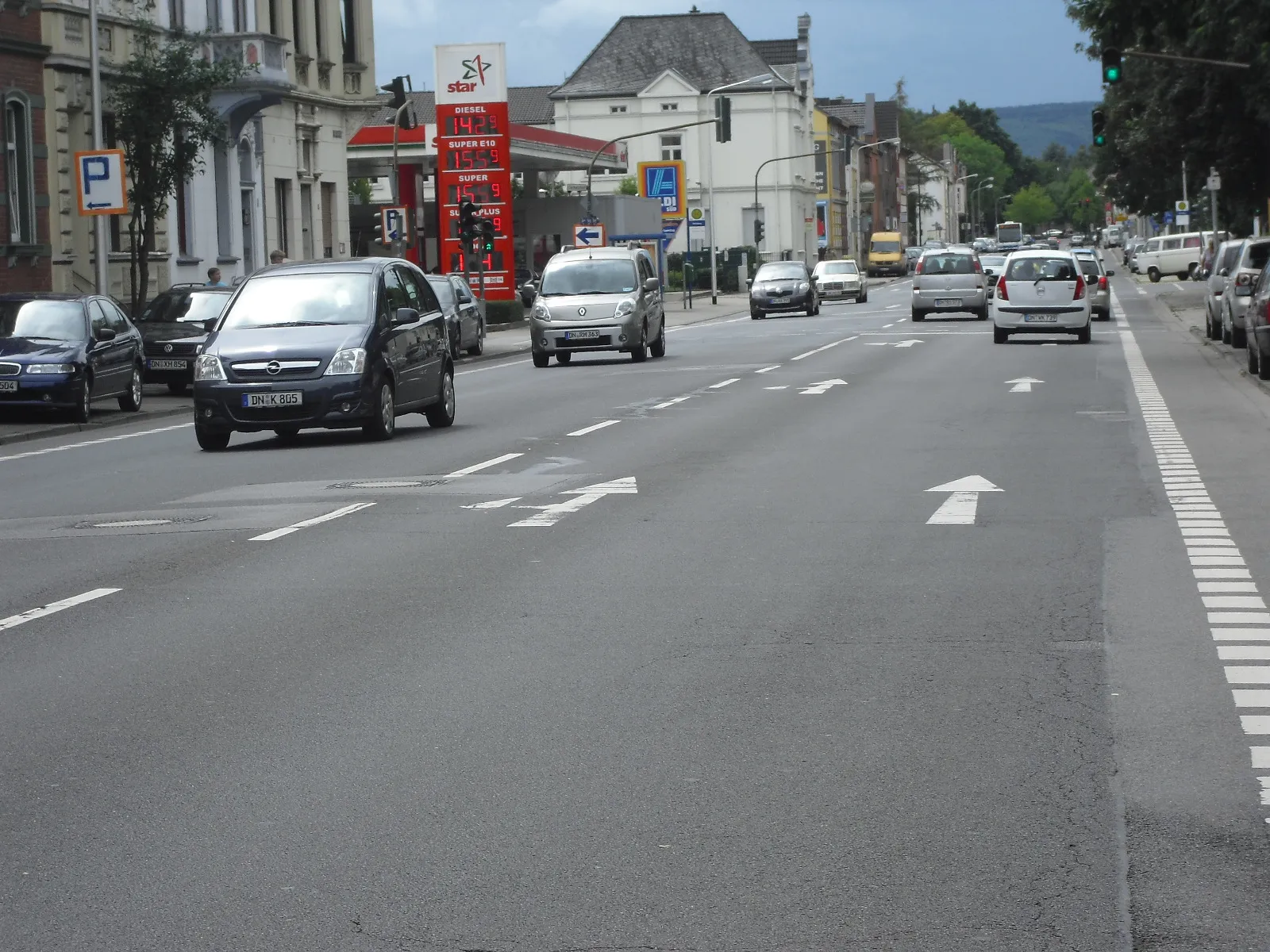 Photo showing: Die Monschauer Straße im Dürener Stadtteil Rölsdorf