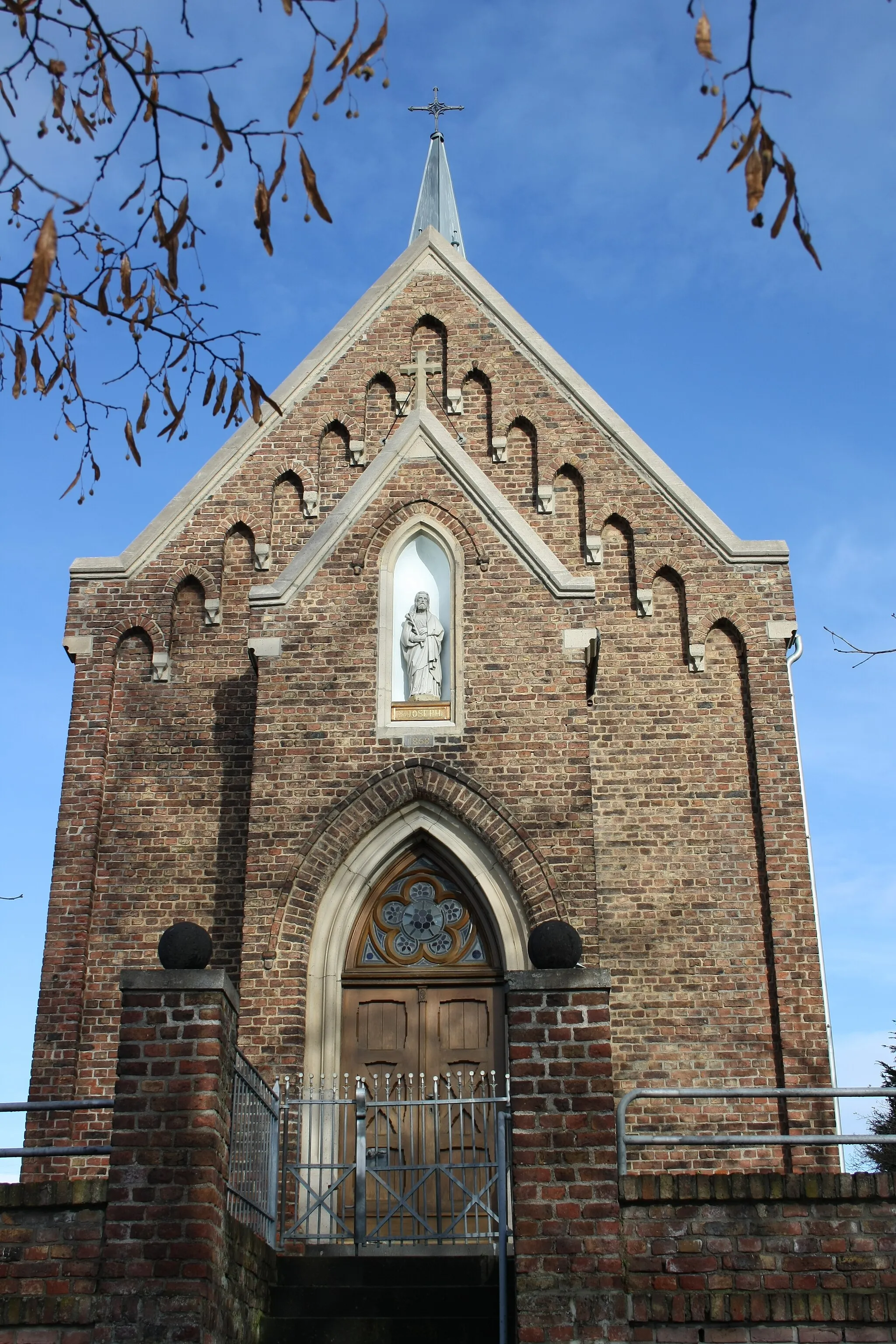 Photo showing: katholische Kapelle St. Joseph in Beller, Ortsbezirk von Grafschaft, Außenansicht, Backsteinsaalbau von 1869