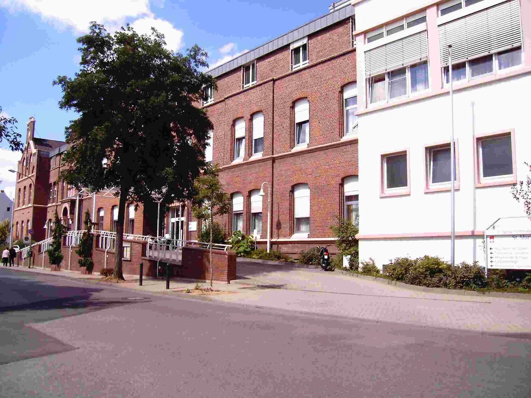 Photo showing: Birkesdorf (Düren), Altbau Marienhospital
own work
papa1234

2006-08-13