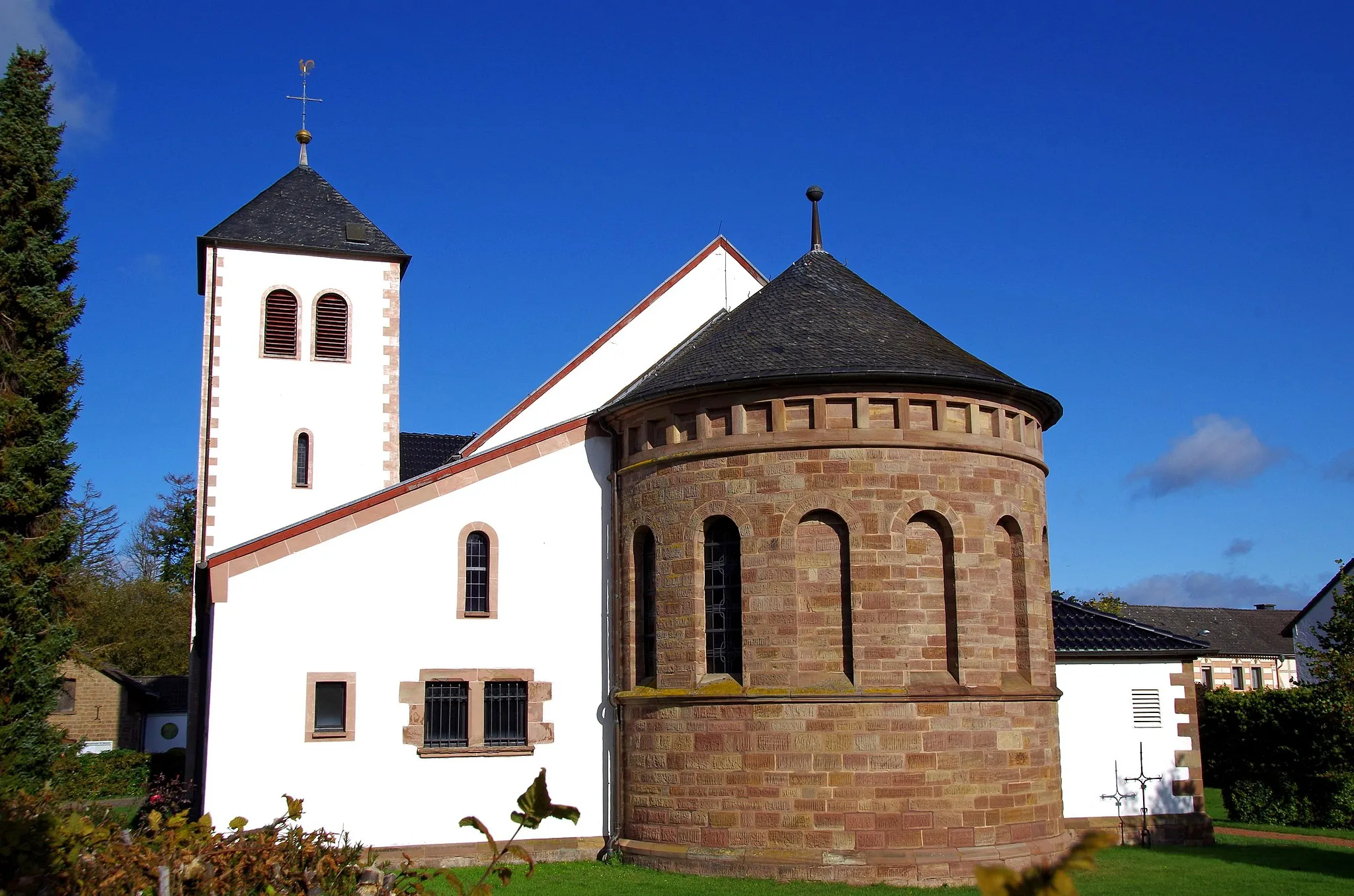 Photo showing: St. Martinus (Hergarten), Außenansicht von Osten