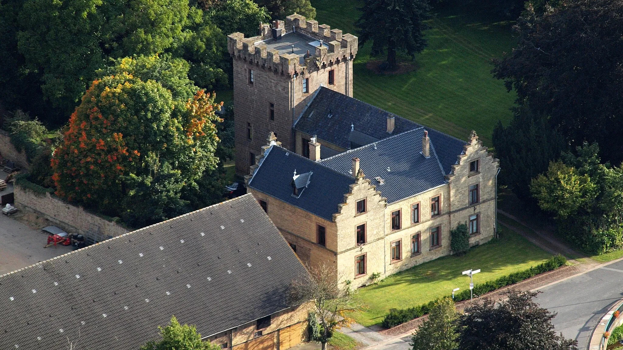 Photo showing: Burg Vlatten, Oberburg, Luftaufnahme (2015)