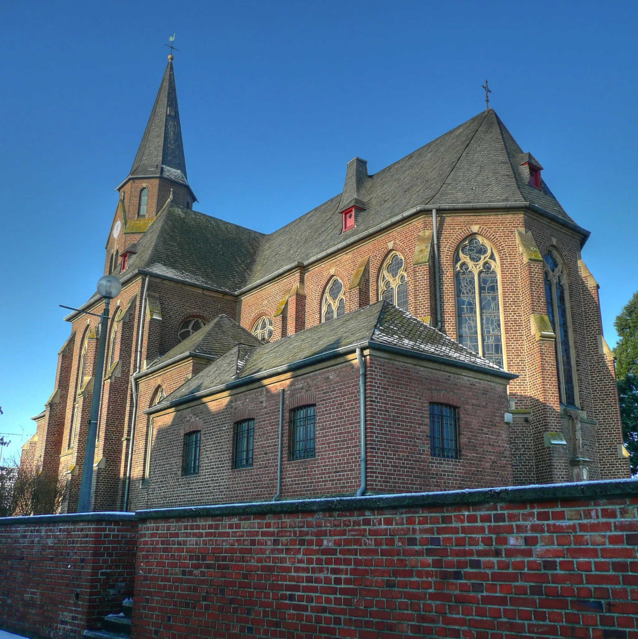 Photo showing: Katholische Pfarrkirche St. Albanus und St. Leonhardus in Manheim (Stadt Kerpen)