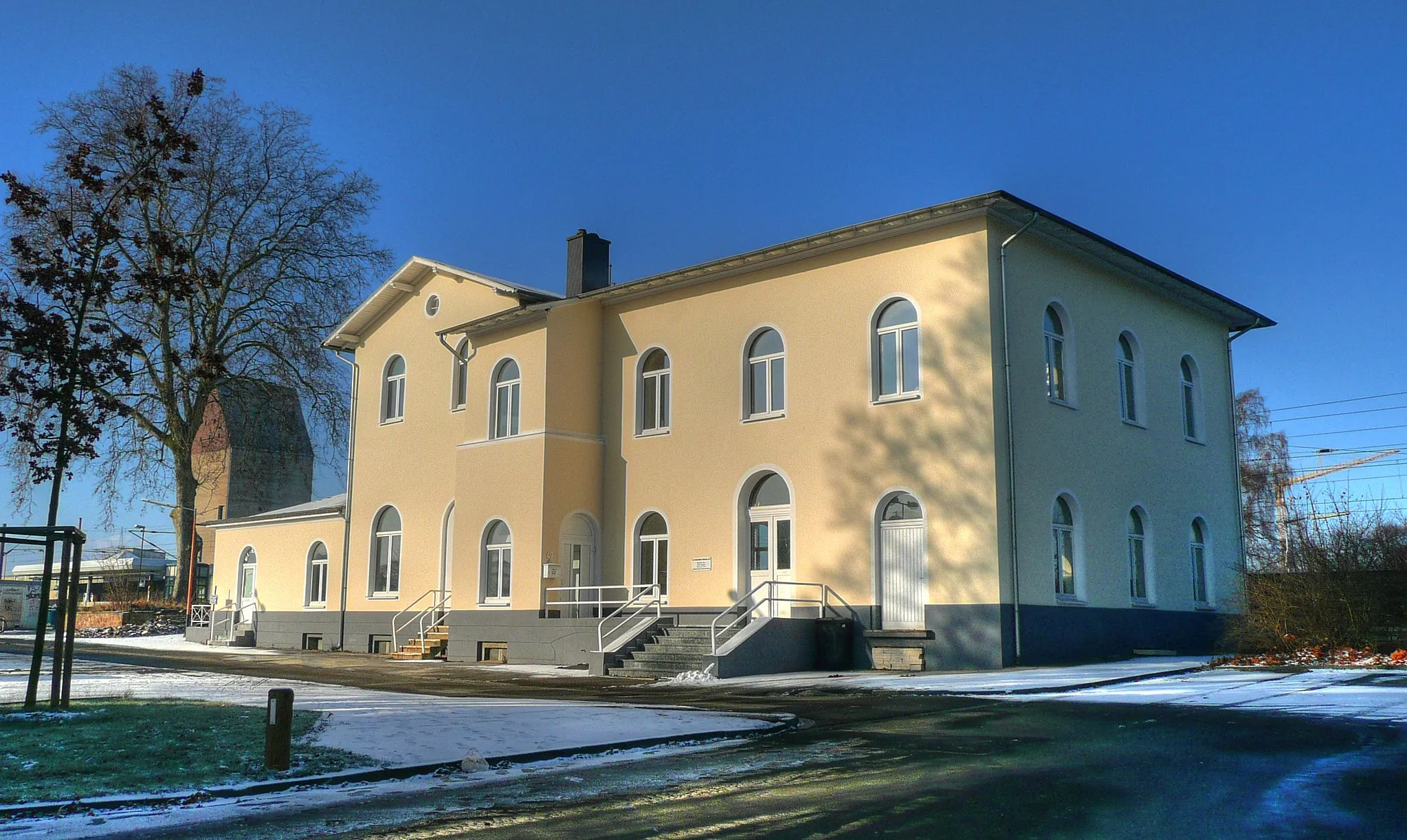 Photo showing: Bahnhofsgebäude in Buir