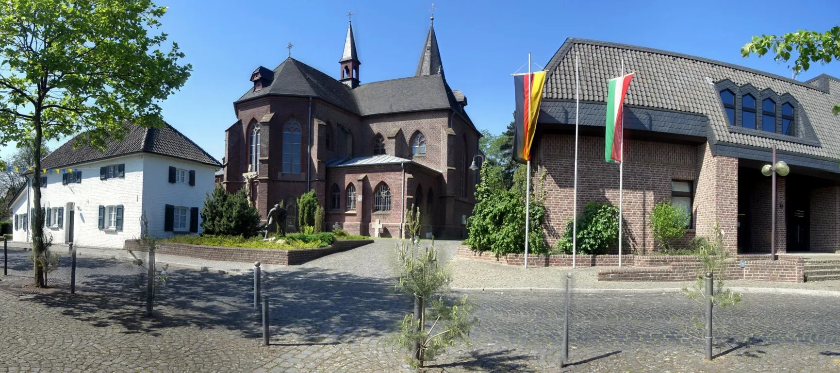 Photo showing: Kirche und Rathaus in Elmpt.