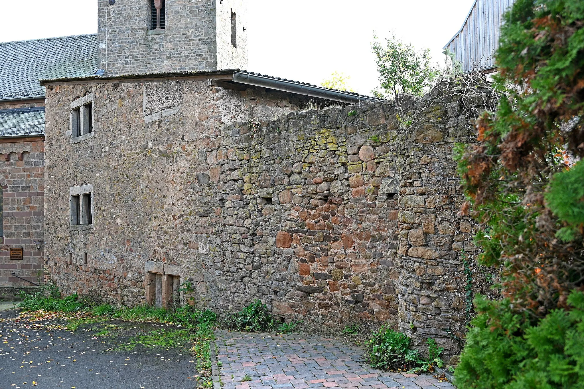 Photo showing: Burg Kallmuth, nördliche Burggebäude