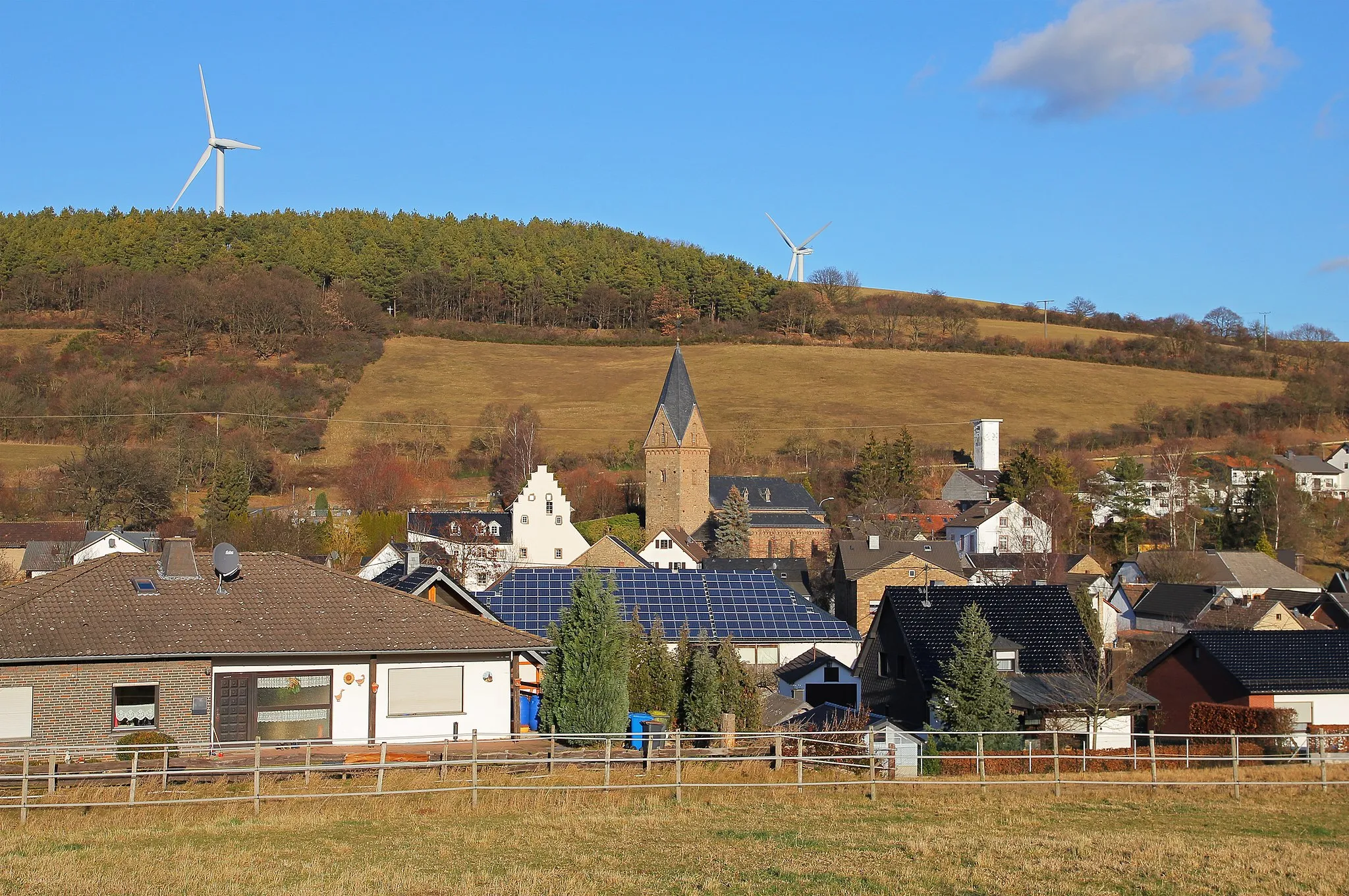 Photo showing: Mechernich-Kallmuth: Aussicht über das Dorf einschl. der Kirche St. Georg