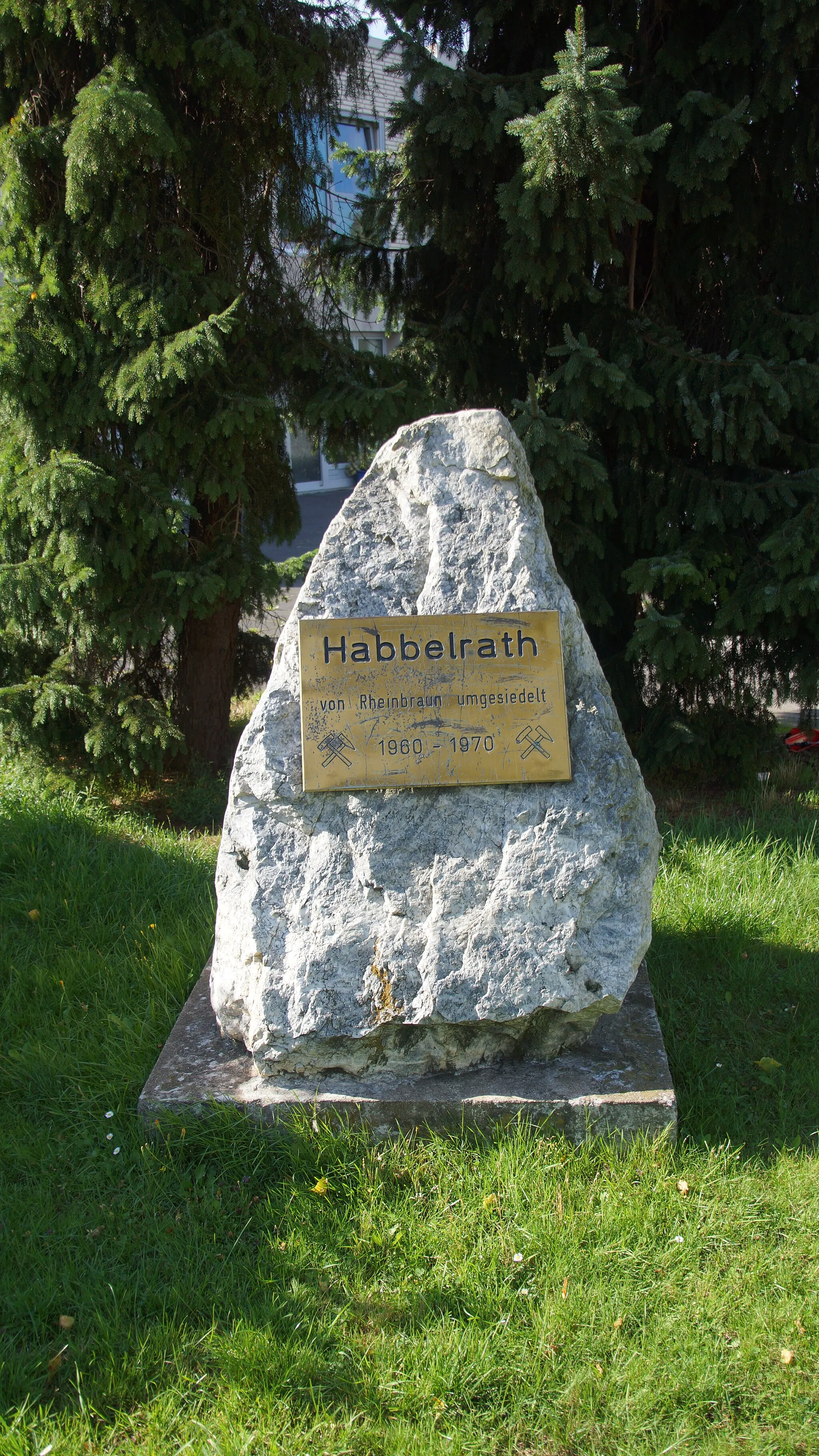 Photo showing: Gedenkstein Umsiedlung Habbelrath