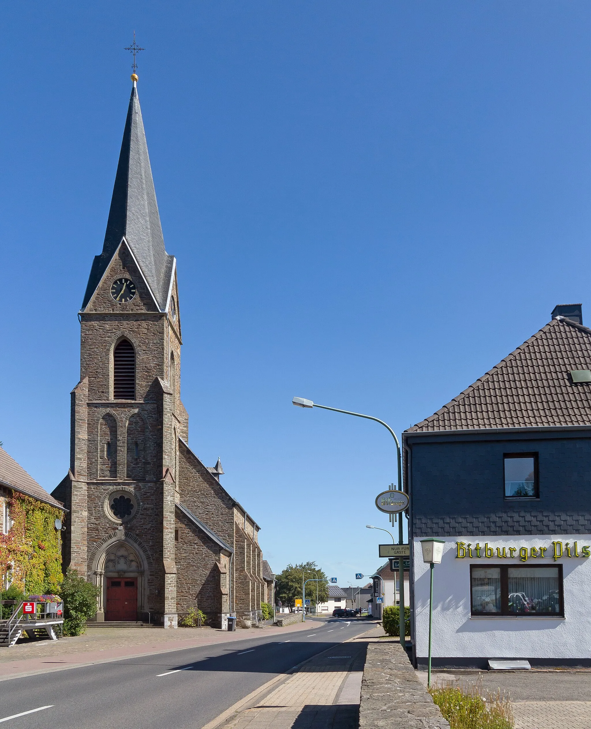 Photo showing: Lammersdorf, the Catholic parish church, street view