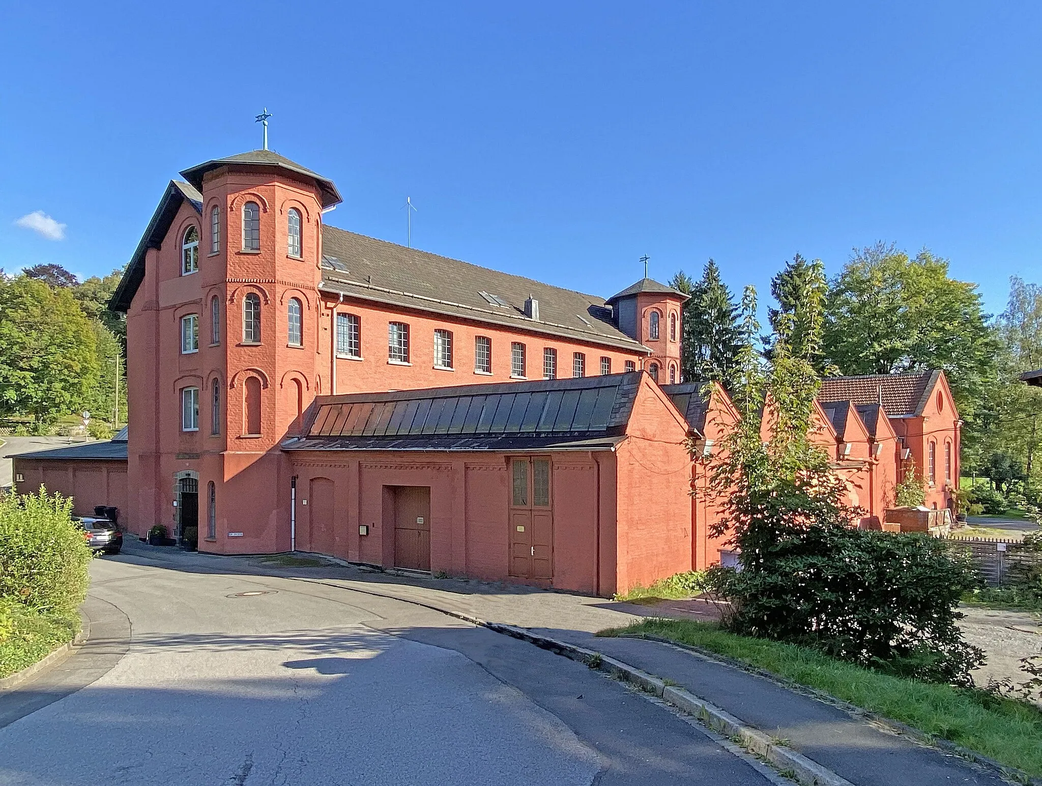 Photo showing: Fuhr 12 (Hückeswagen) - Tuchfabrik in der Aue (rote Fabrik)