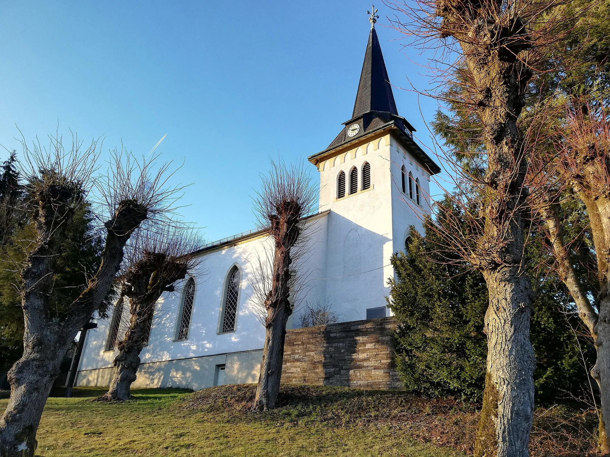 Photo showing: Evangelische Kirche Heidberg. Gottesdienststätte der Ev. Kirchengemeinde im Oberen Wiehltal.