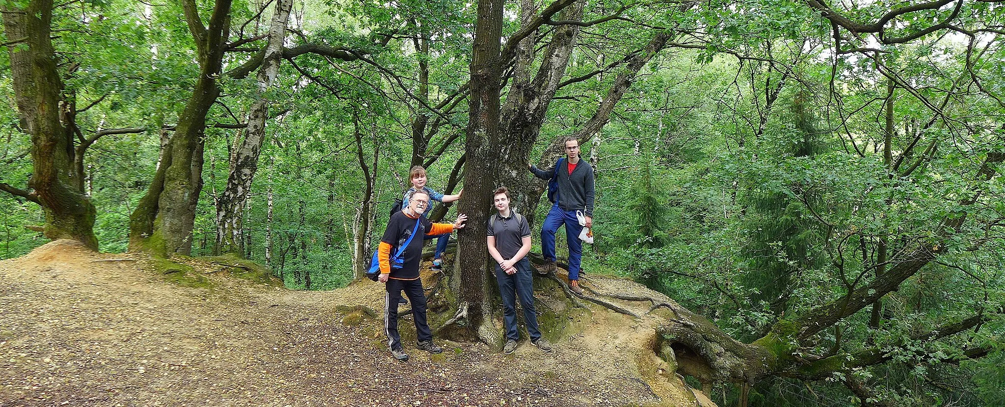 Photo showing: Geo-hike in Bergisches-Land of the Youth Club of the Russian Geographical Society (MK RGO) Düsseldorf, Germany.