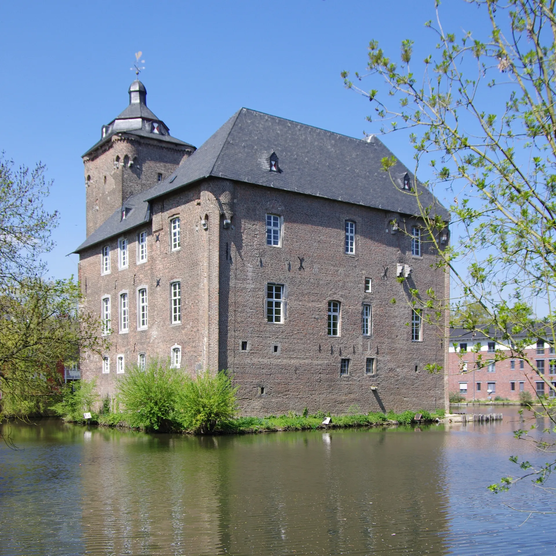 Photo showing: Backsteinherrenhaus aus dem 15. Jahrhundert, einer von drei Gebäudeteilen der Burg