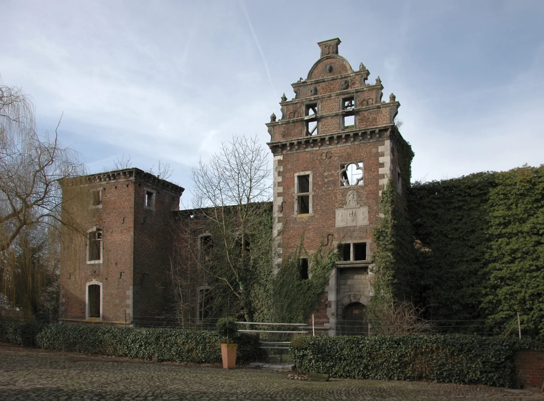 Photo showing: Ruin of the Teutonic Order commandry in Aldenhoven-Siersdorf, eastern aspect