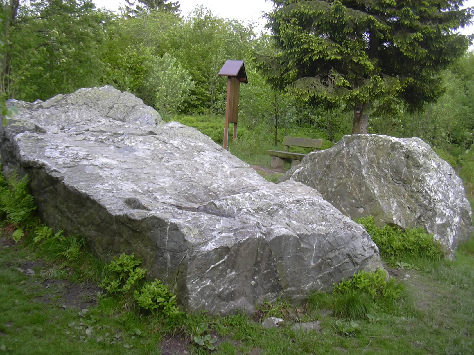 Photo showing: "Emperor Charles' Bed", Rock near Monschau-Mützenich, frontier Germany/Belgium,  Eifel/Hautes Fagnes