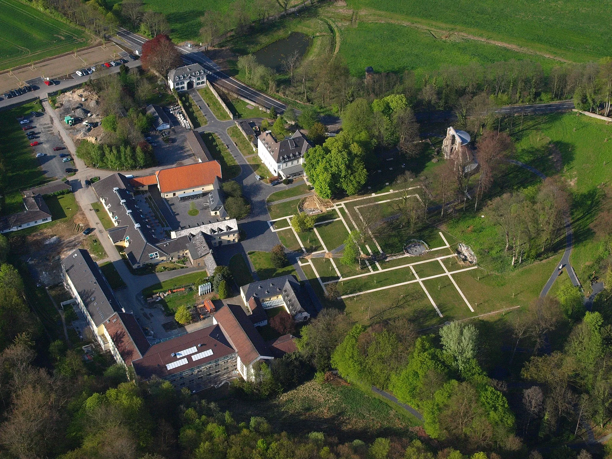 Photo showing: Gesamtansicht der Klosteranlage des ehemaligen Klosters Heisterbach