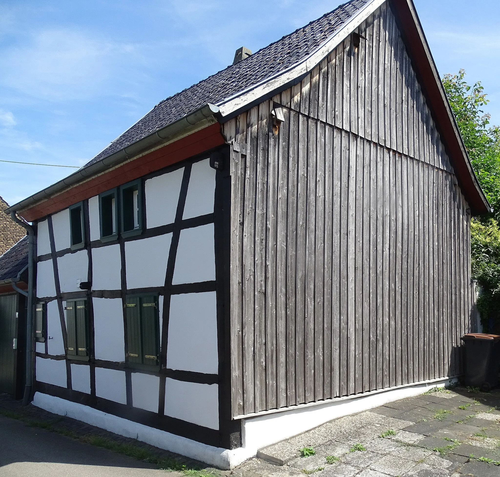 Photo showing: Half-timbered house in Wißkirchen, Helmchesgasse 8