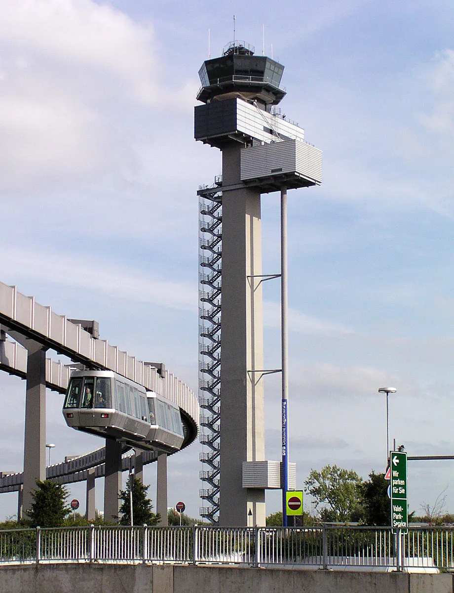 Photo showing: Tower with Skytrain at Airport Düsseldorf International (EDDL)