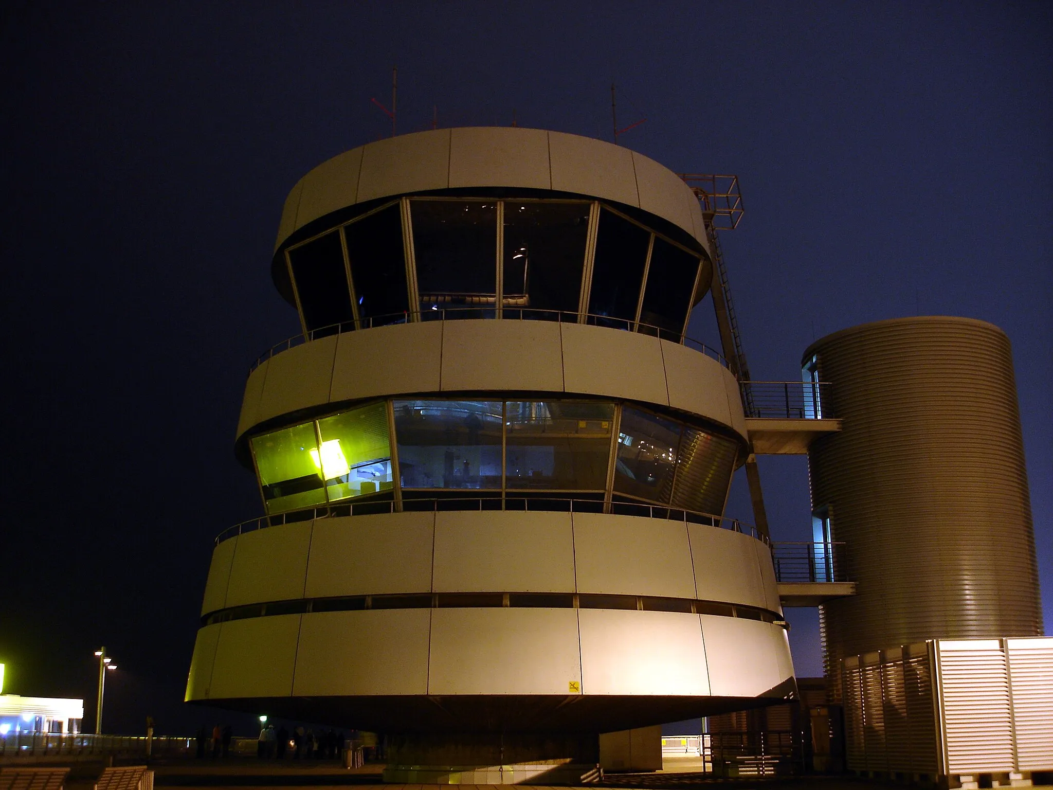 Photo showing: The old tower of Düsseldorf International Airport at night.