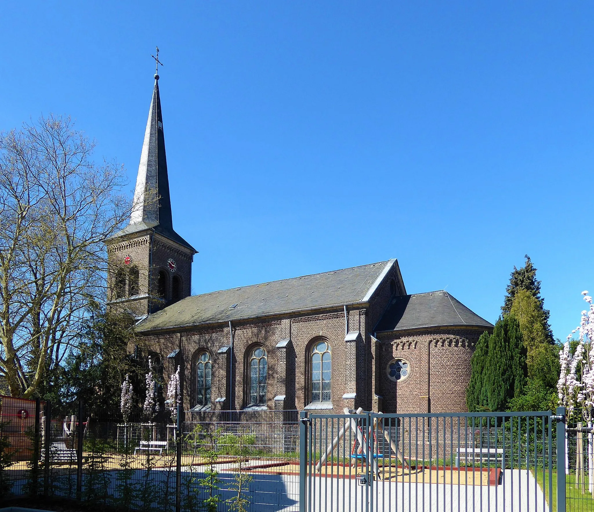 Photo showing: St. Johann Baptist (Köln-Roggendorf/Thenhoven)