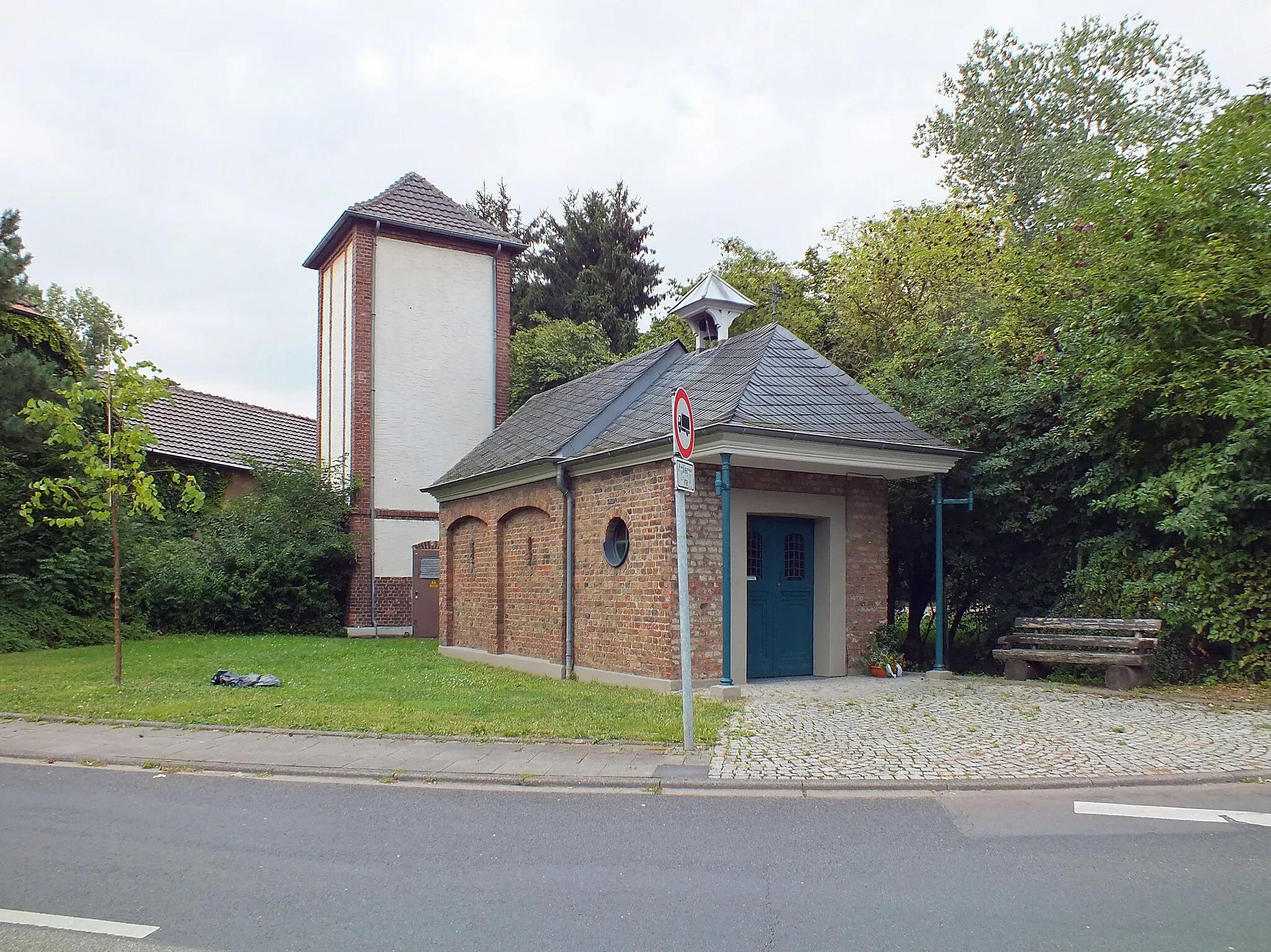Photo showing: Wegekapelle und Spritzenhaus Pohlhofstraße