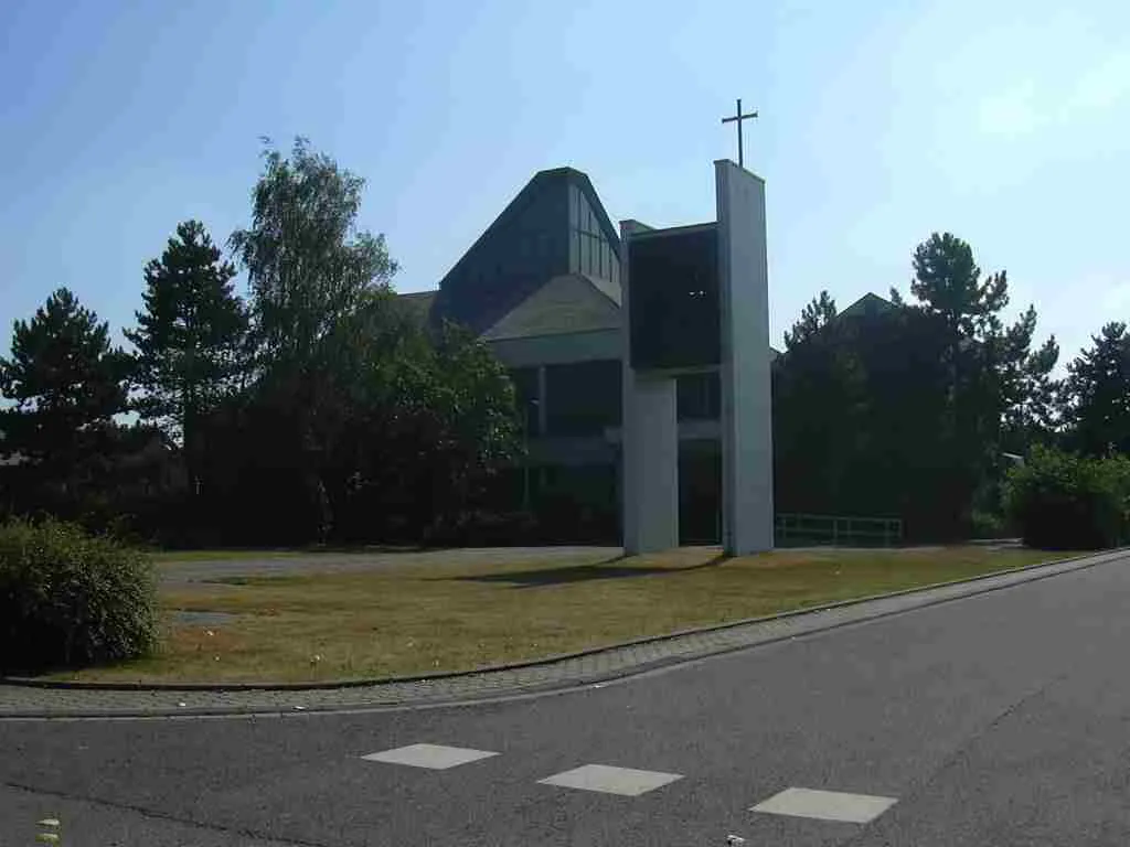 Photo showing: Hoven Kirche
own work
papa1234

2006-07-23