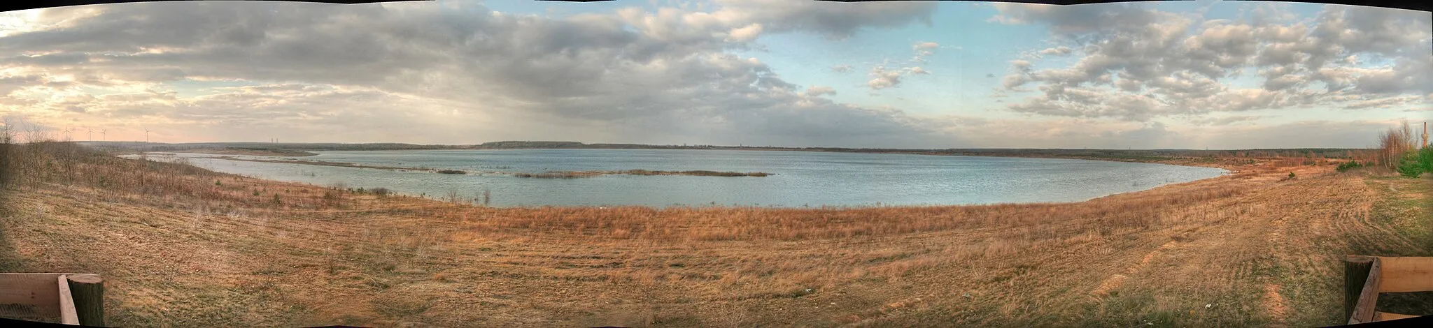 Photo showing: Gröberner See - Blick auf Gräfenhainichen